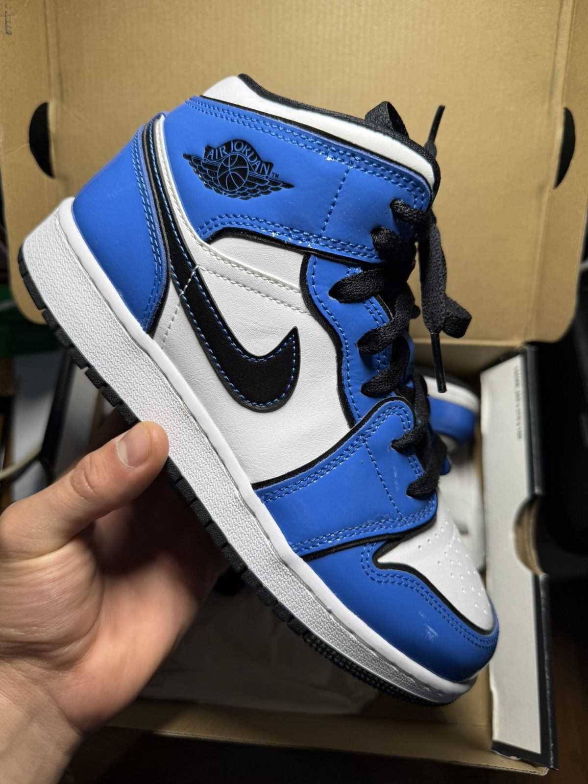 Jordan Brand × Nike Jordan 1 Mid Signal Blue (GS) Size US 4.5 / IT 34.5 - 14 Thumbnail