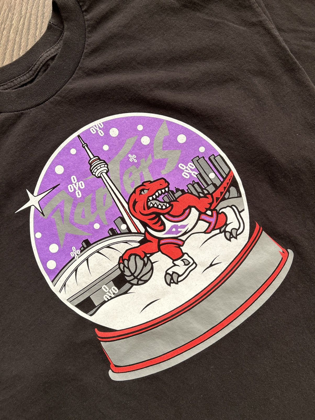 Drake × NBA × October's Very Own Raptors x Drake OVO Christmas Day Limited Tee 2019 Size US XL / EU 56 / 4 - 2 Thumbnail