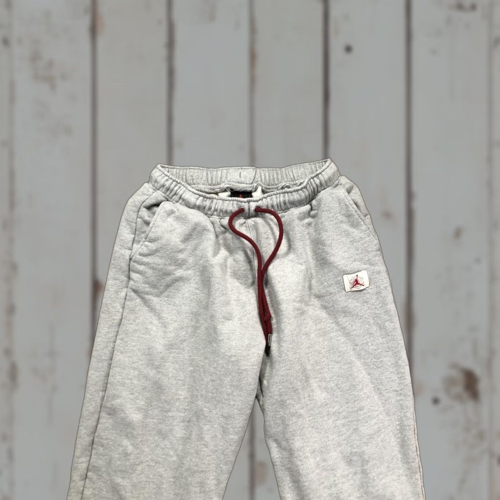 Jordan Brand Jordan Jogger Pants Mens S Gray French Terry Sweatpants Cuffed Zip Pocket Pockets Jumpman Logo Size US 29 - 1 Thumbnail