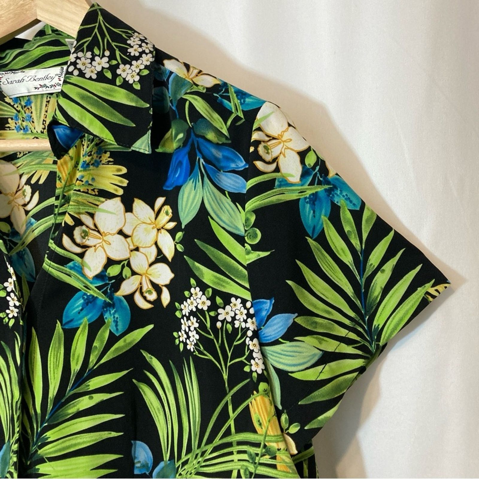 Other Vintage Sarah Bentley Tropical Floral Button Up Blouse Top Size M / US 6-8 / IT 42-44 - 2 Thumbnail