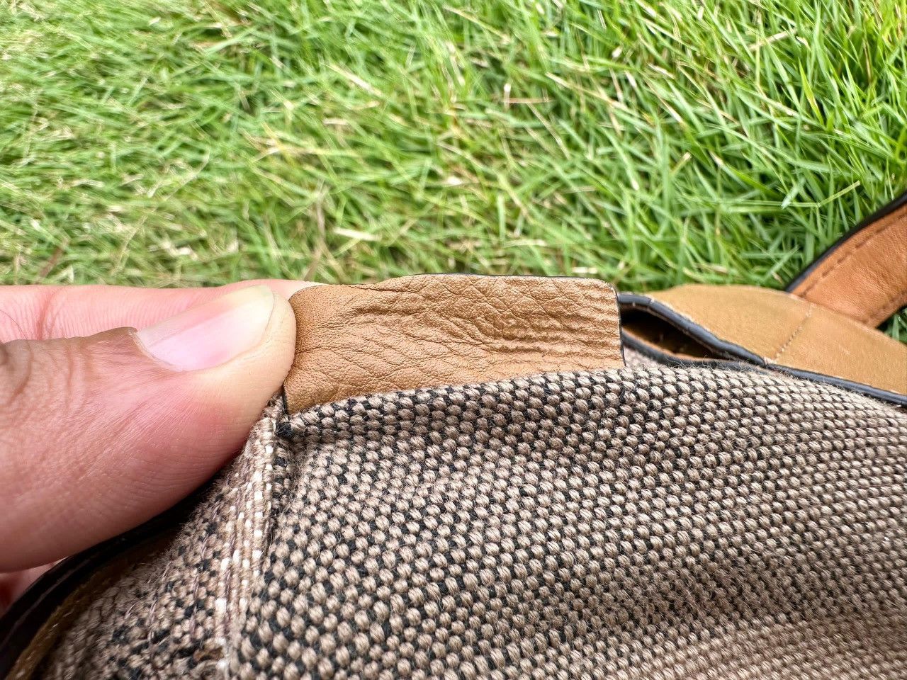 Burberry Authentic Burberry Saddle Brown Mega Check Ashby Tassel Size ONE SIZE - 18 Thumbnail