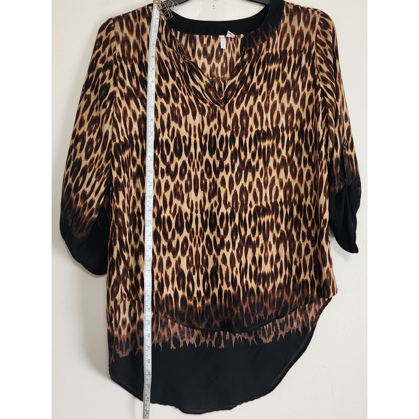 Other Cato Est. 1946 Leopard Print V-Neck Blouse Roll Tab Sleeves Size M / US 6-8 / IT 42-44 - 3 Thumbnail