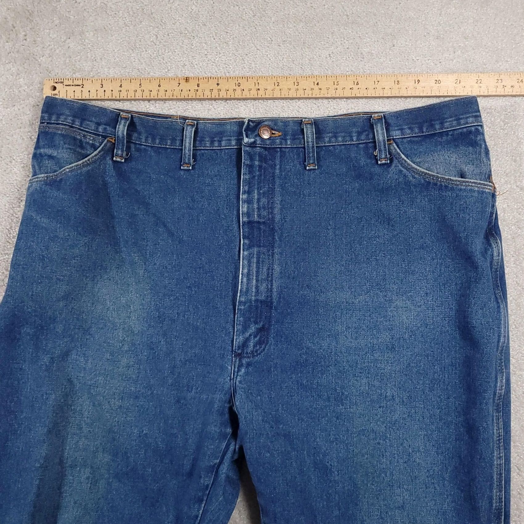 Wrangler Wrangler Jeans Mens 46 Regular Denim 945DEN Straight USA Made Blue 5-Pocket Zip Fly Cowboy Regular Fit Size US 30 / EU 46 - 7 Thumbnail