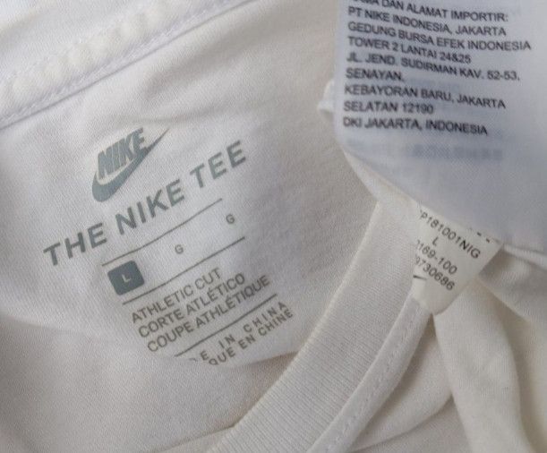 Nike Nike Shoe Box ☑️ 📦 Tshirt Sneakers Size US M / EU 48-50 / 2 - 3 Thumbnail