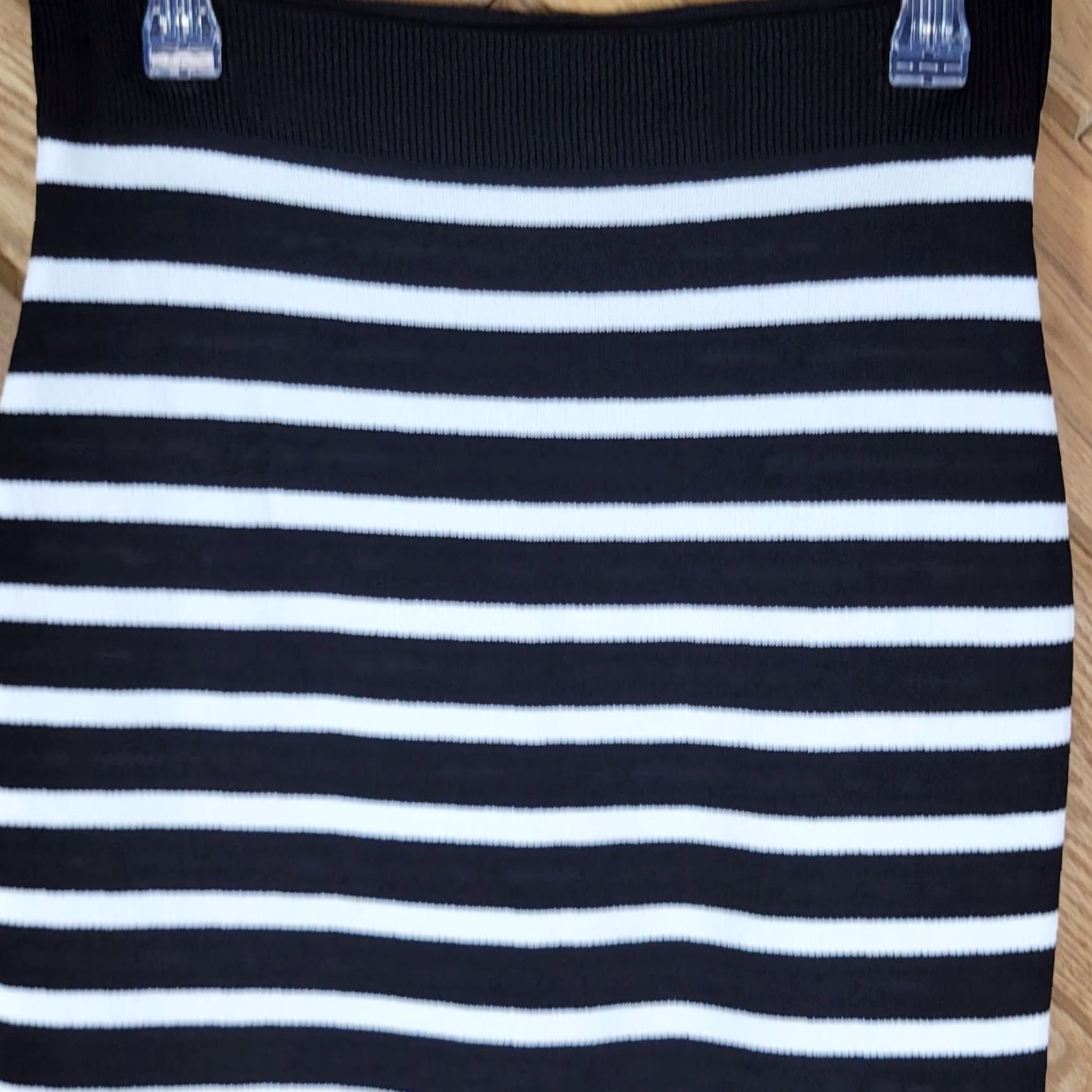 Vintage Rachel Roy Loves Knit Pencil Skirt Striped Black White Size M Womens Pencil Skirt Knit Striped 26.5 Knee Length M Womens Size 32" / US 10 / IT 46 - 2 Thumbnail