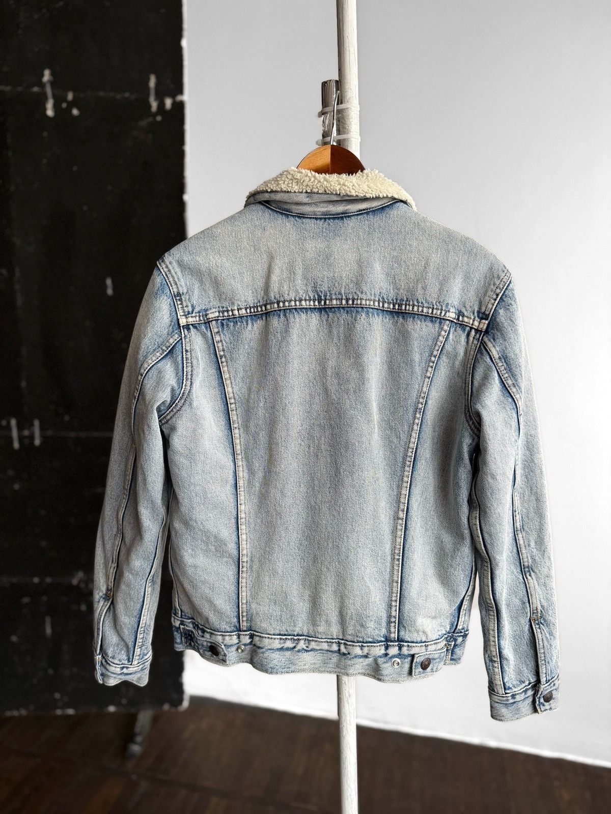 Levi's Levis Mens Light Blue Sherpa Lined Denim Trucker Jacket Size US S / EU 44-46 / 1 - 3 Thumbnail