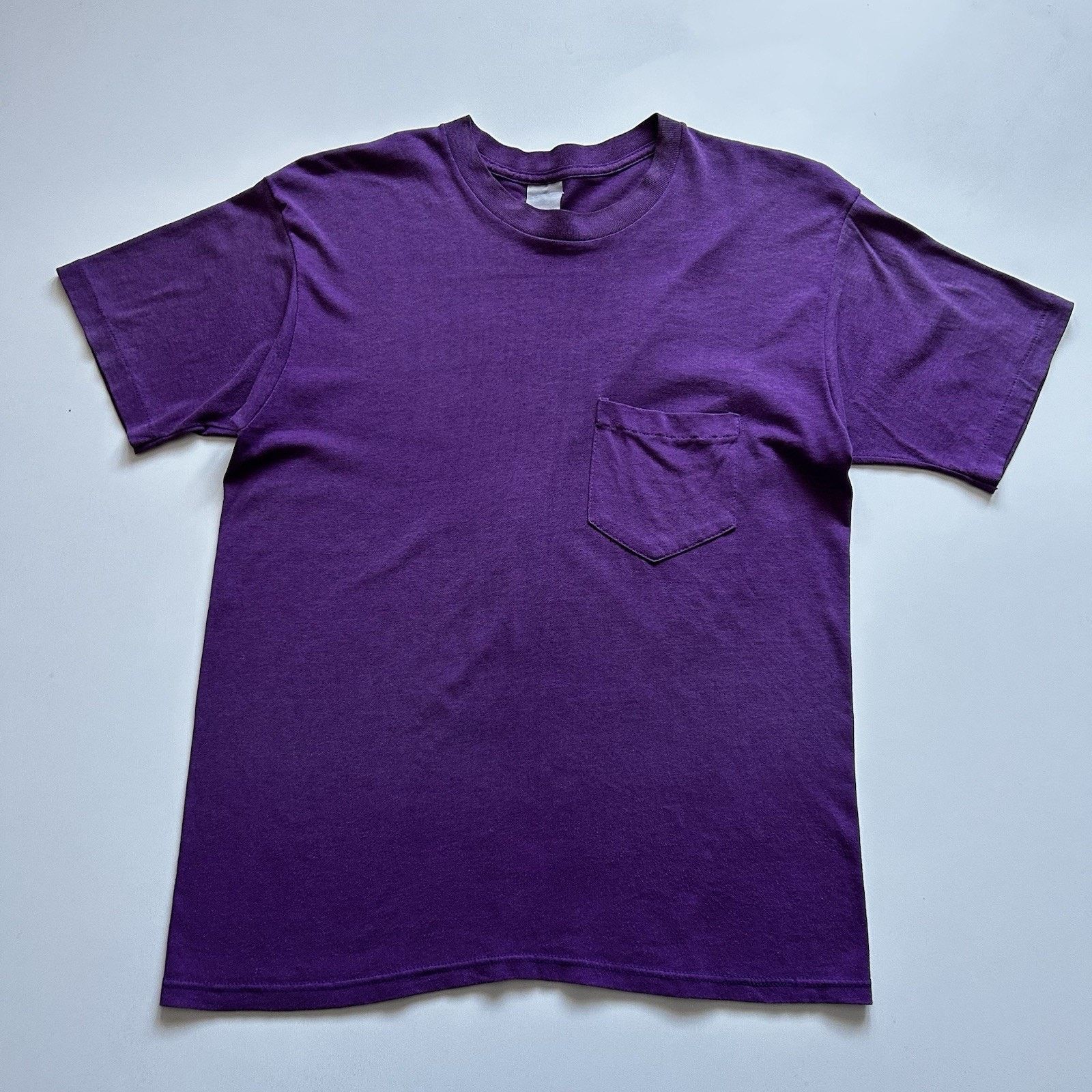 Vintage Vintage 90s Faded Purple Blank Pocket T Shirt Medium Rare Size US M / EU 48-50 / 2 - 1 Thumbnail