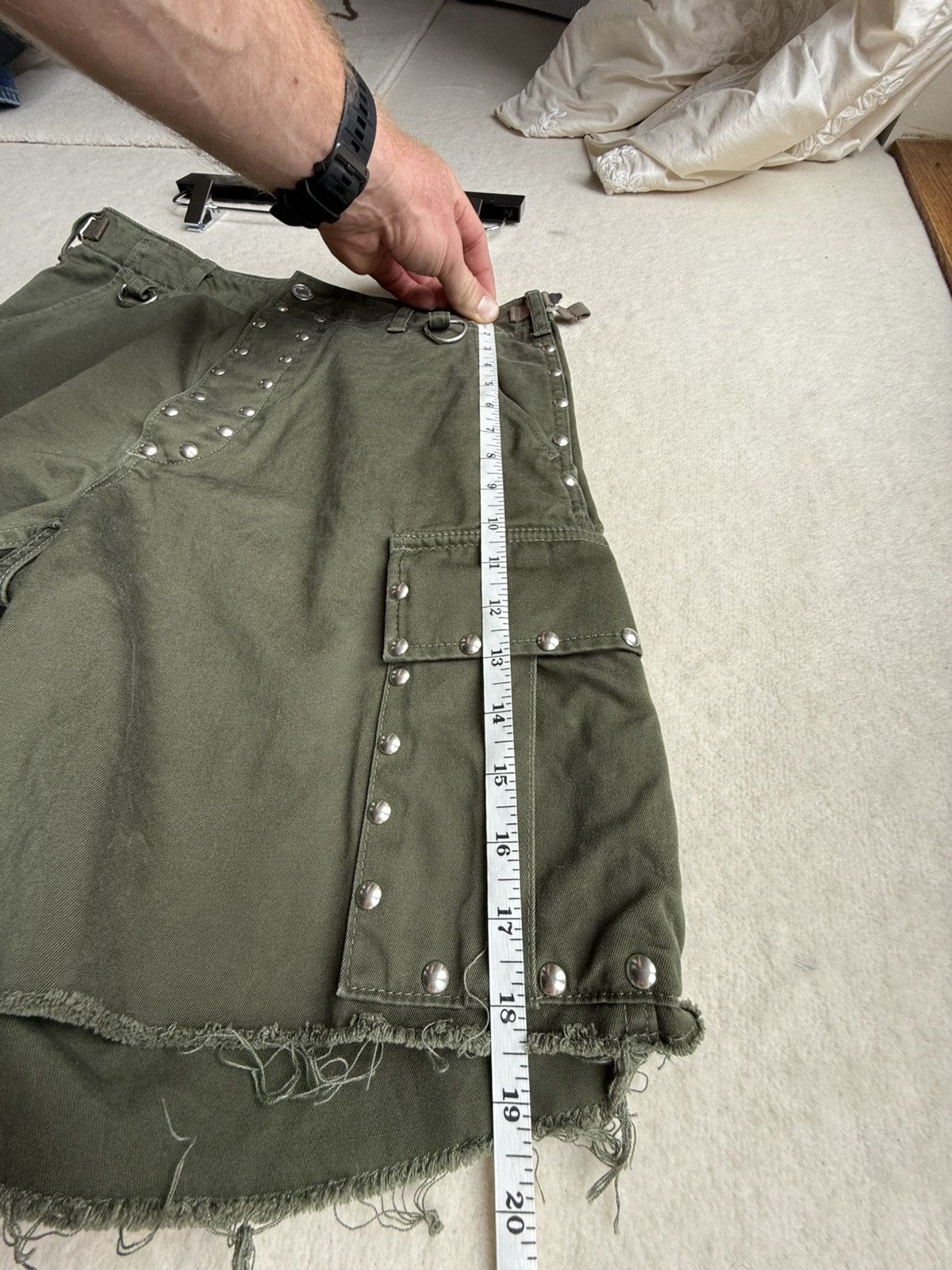 Celine × Hedi Slimane $1.2k SS22 Celine studded raw hem cargo shorts 48 Hedi Size US 30 / EU 46 - 5 Thumbnail