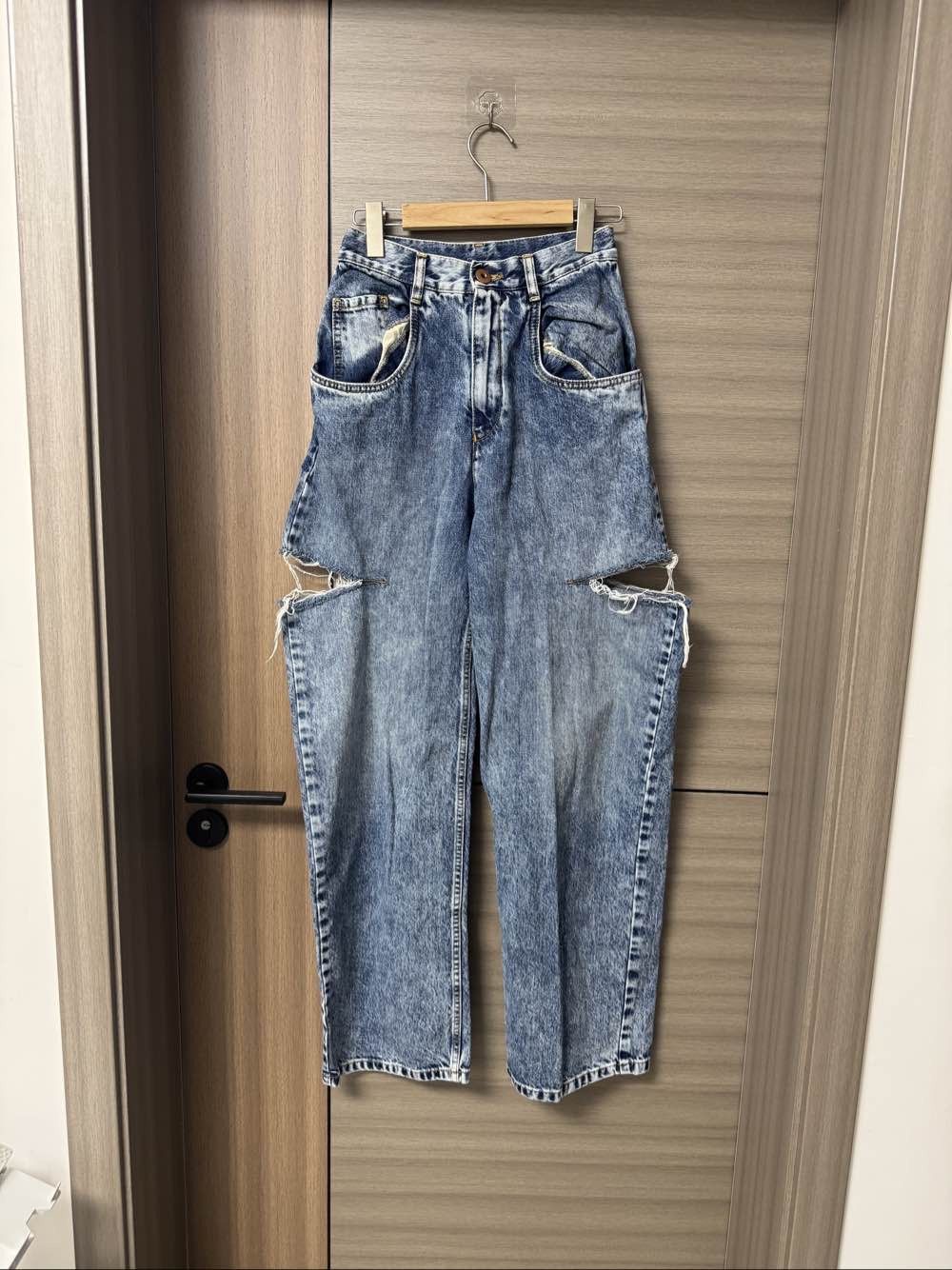 Maison Margiela Maison Margiela Distressed Denim Jeans Size 40 Size 27" / US 4 / IT 40 - 1 Thumbnail