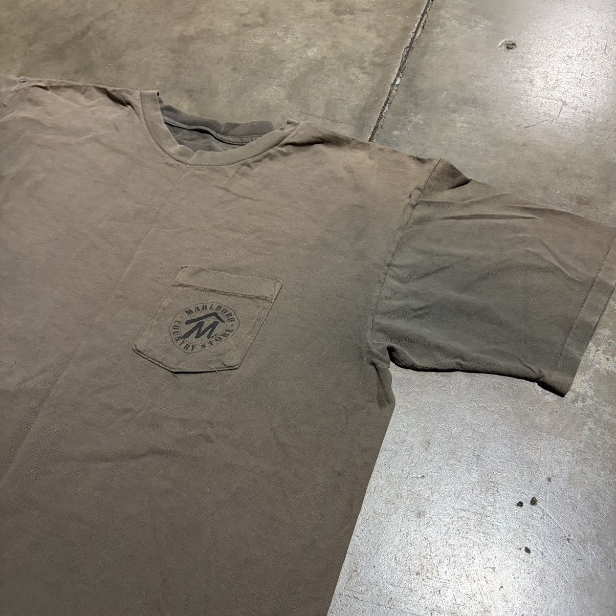 Marlboro Vintage Marlboro Country Store Pocket Tshirt Western Cowboy Size US XL / EU 56 / 4 - 10 Thumbnail
