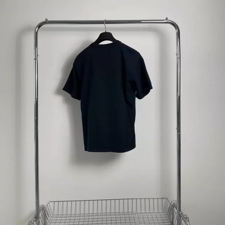 Louis Vuitton Louis Vuitton Black portrait short sleeve Size US M / EU 48-50 / 2 - 2 Thumbnail