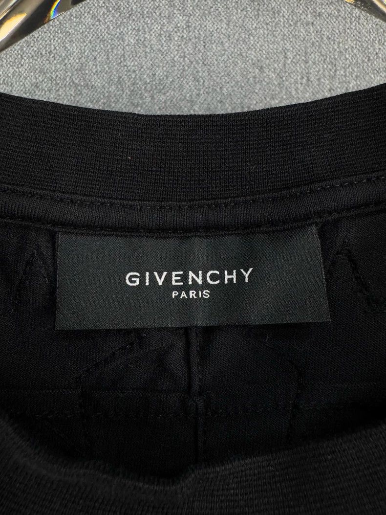 Givenchy Givenchy Short-sleeved T-shirt with five-pointed star at t Size US XS / EU 42 / 0 - 3 Thumbnail