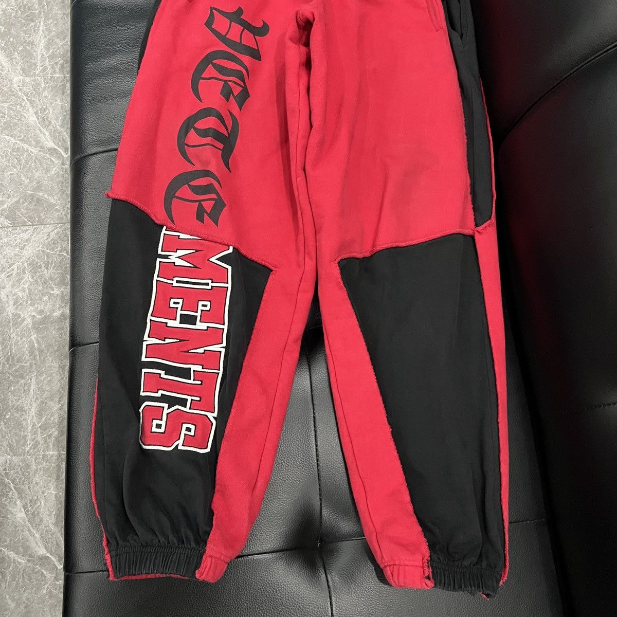Vetements Vetements SS20 Devanagari Logo Asym Patchwork Jogger Pants Size US 30 / EU 46 - 4 Thumbnail