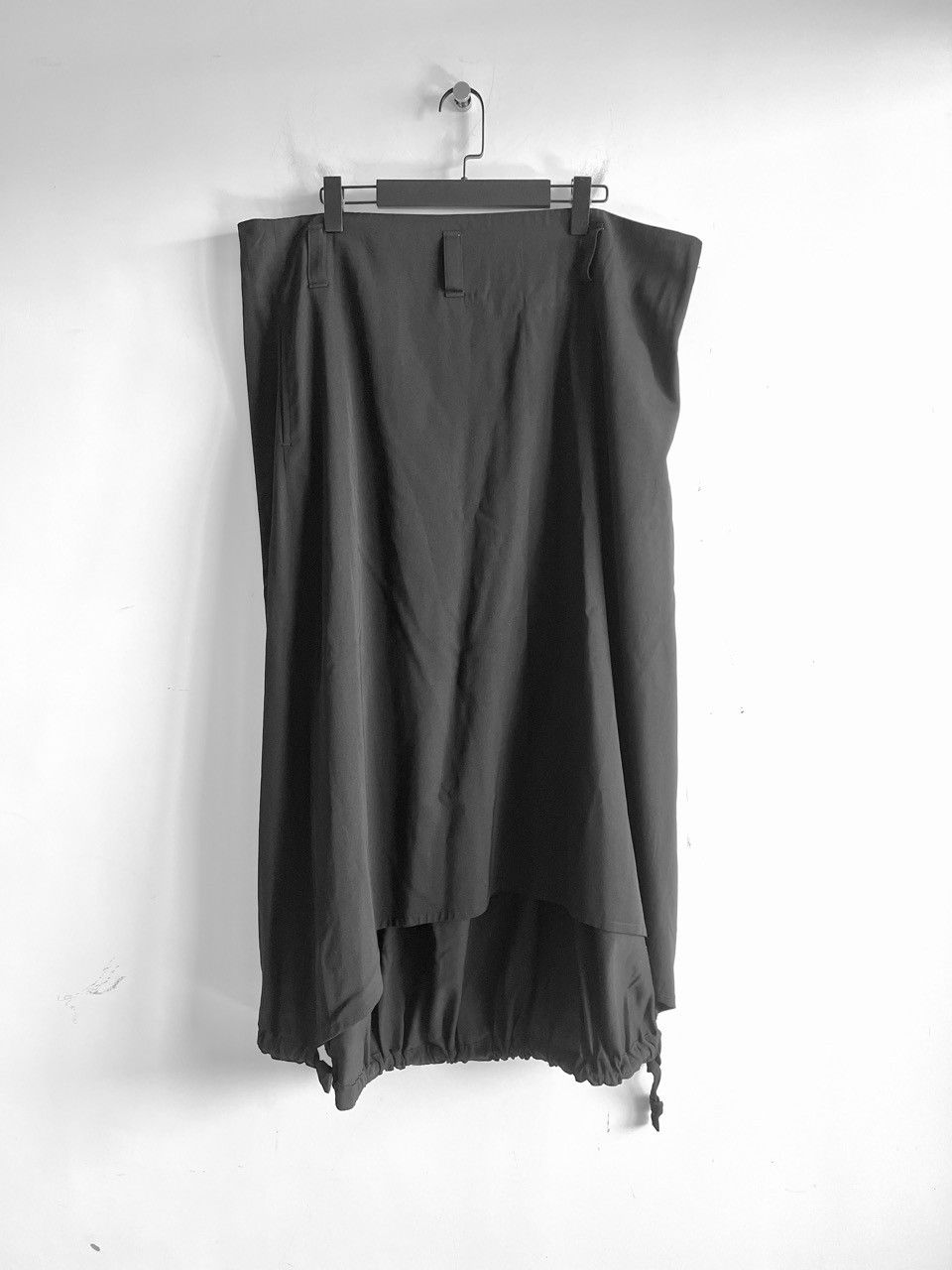 Yohji Yamamoto Y's Yohji Yamamoto W/Gabardine Asymmetry Balloons Wide Skirt Size 28" / US 6 / IT 42 - 1 Thumbnail