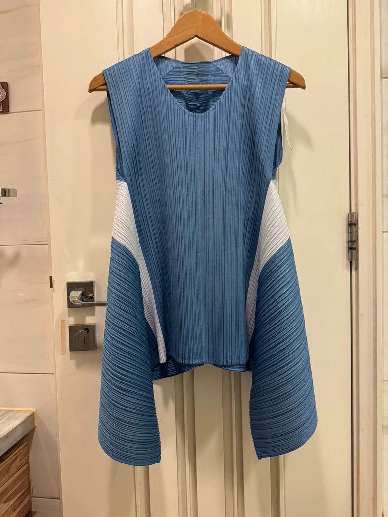 Issey Miyake Issey Miyake size:one size Blue vest Size XS / US 0-2 / IT 36-38 - 1 Thumbnail