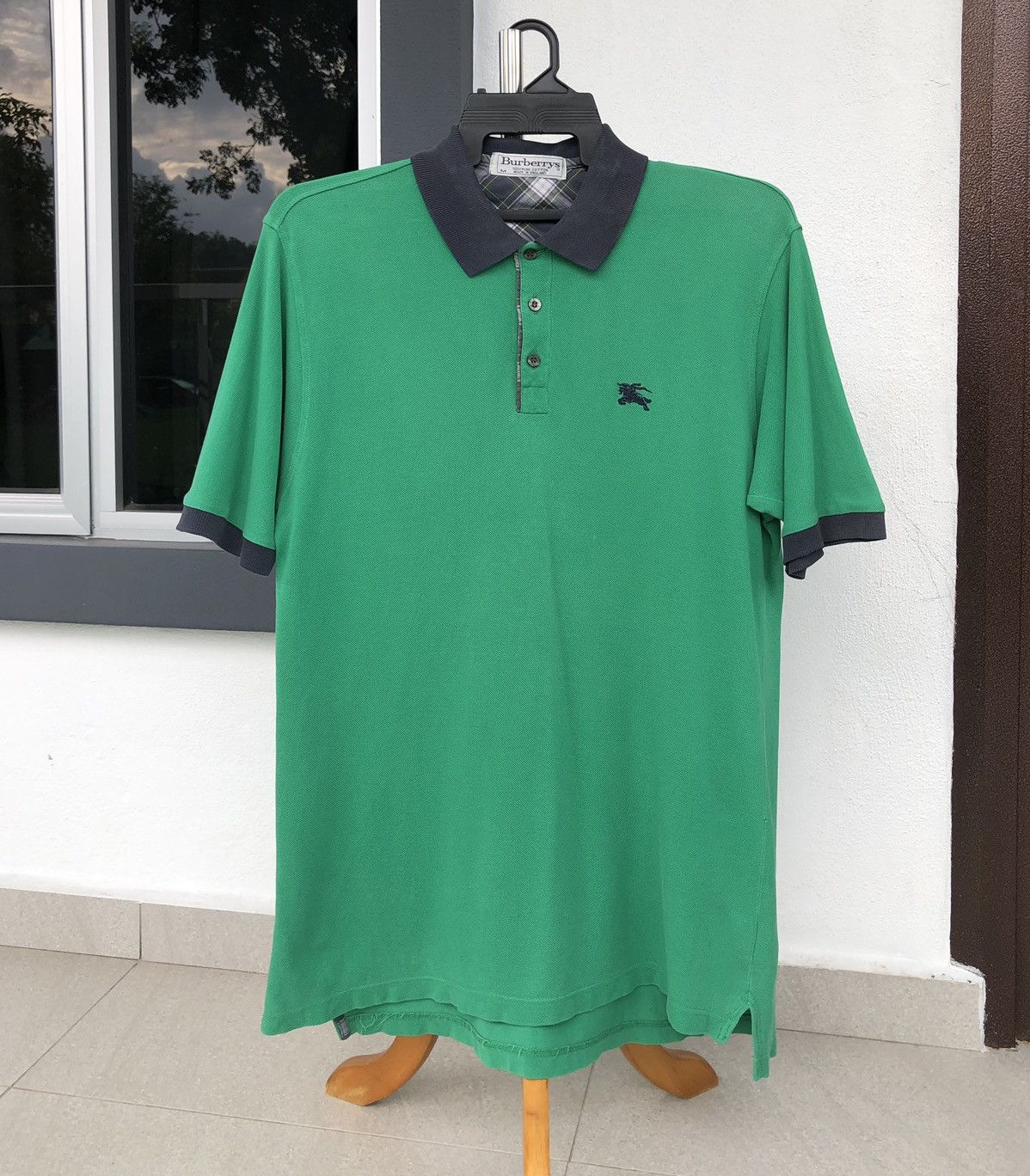 Burberry Vintage Burberrys Embroidery Logo Polo Tee Made In England Size US M / EU 48-50 / 2 - 1 Thumbnail