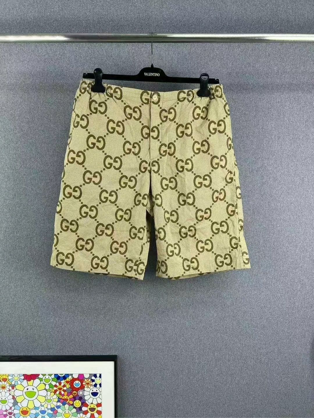Gucci gucci logo print shorts in excellent condition Size US 42 / EU 58 - 1 Thumbnail