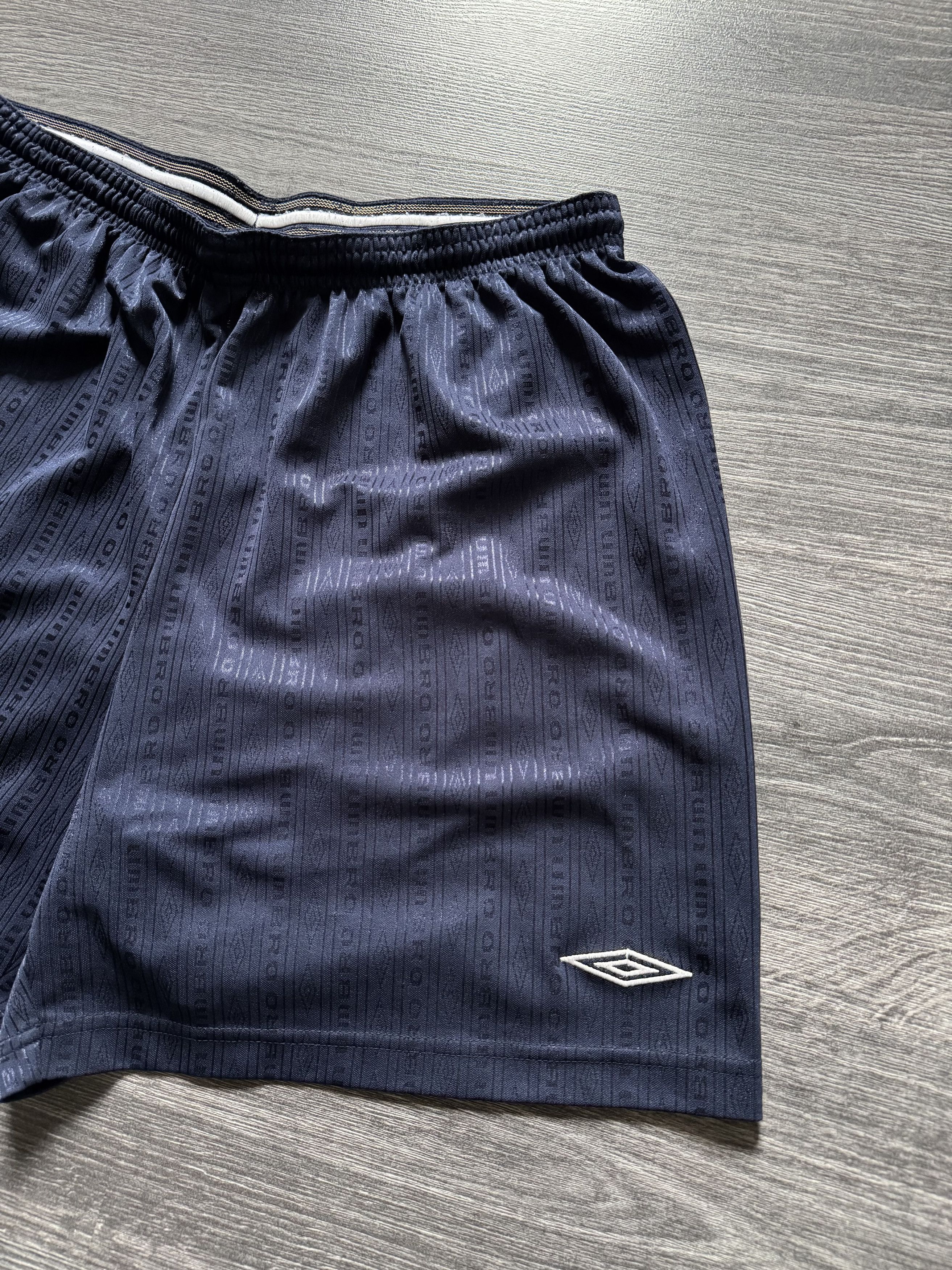 Umbro Vintage 90s Umbro shorts streetwear monogrammed y2k size XL Size US 36 / EU 52 - 4 Thumbnail