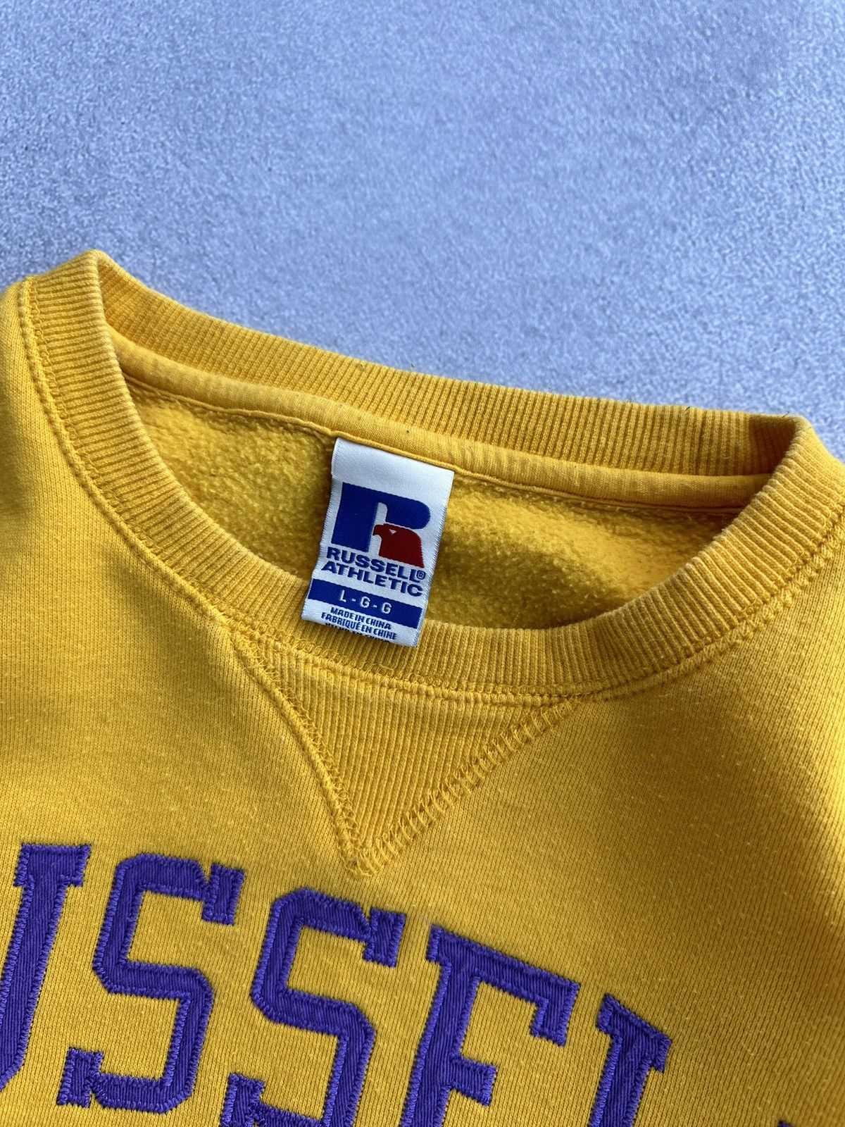 Russell Athletic × Vintage Vintage Russell Athletic Yellow Boxy Sweatshirt Size US L / EU 52-54 / 3 - 7 Thumbnail