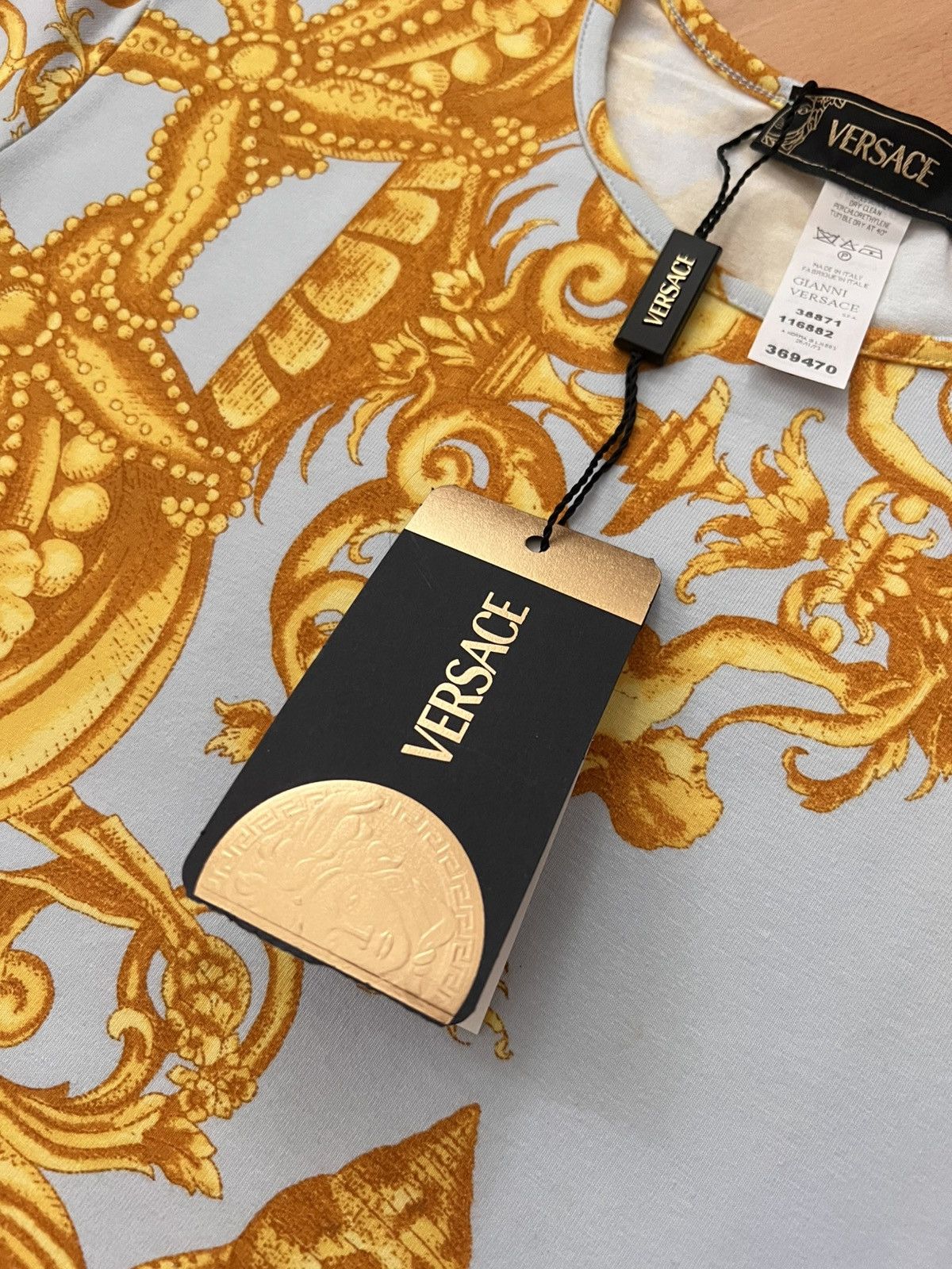 Versace Deadstock Versace t-shirt golden pattern Size M / US 6-8 / IT 42-44 - 3 Thumbnail