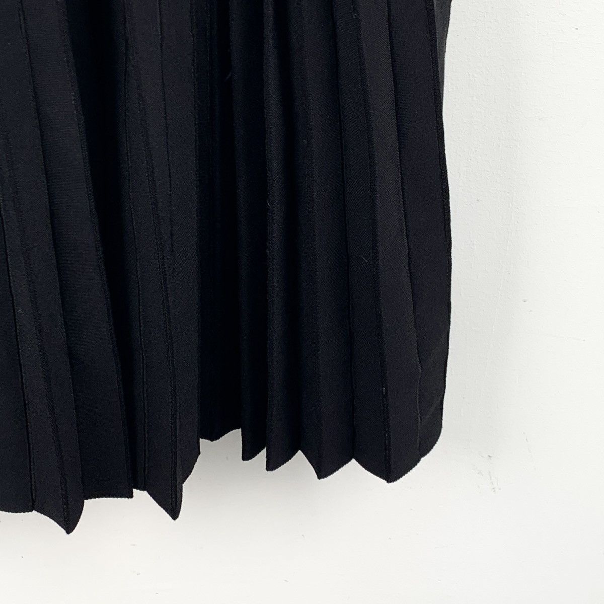 Salvatore Ferragamo Salvatore Ferragamo Black Pleated Long Sleeve Dress K26WX Size S / US 4 / IT 40 - 6 Thumbnail
