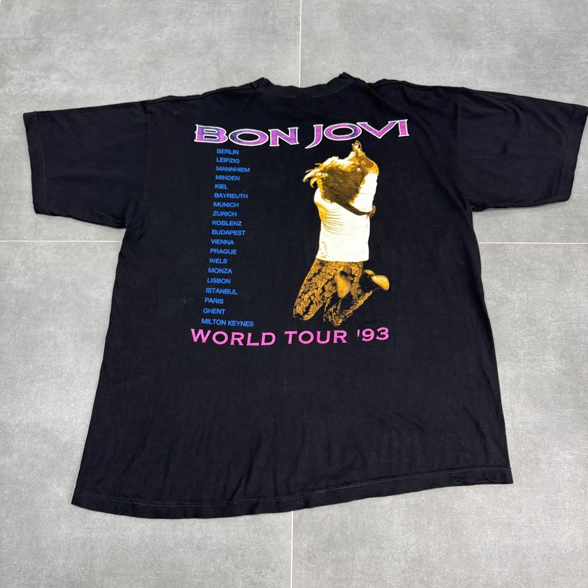 Bon Jovi Vintage Bon Jovi World Tour 1993 Band Tee T-Shirt Men Size US XL / EU 56 / 4 - 14 Thumbnail