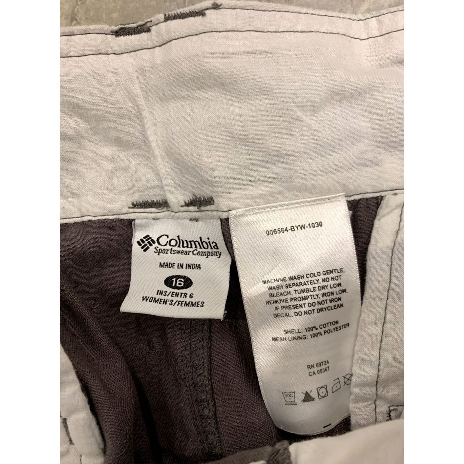 Vintage Columbia Women's Shorts 5.5" Inseam Gray Floral Embroidered Chino Casual Walking Hiking Bedtime Not Applicable Size 38" / US 16 / IT 52 - 7 Thumbnail