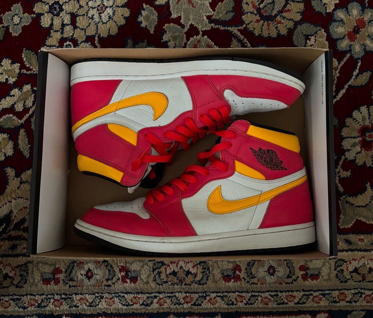 Jordan Brand Air Jordan 1 Retro High OG “Light Fusion Red” Size US 11 / EU 44 - 2 Thumbnail