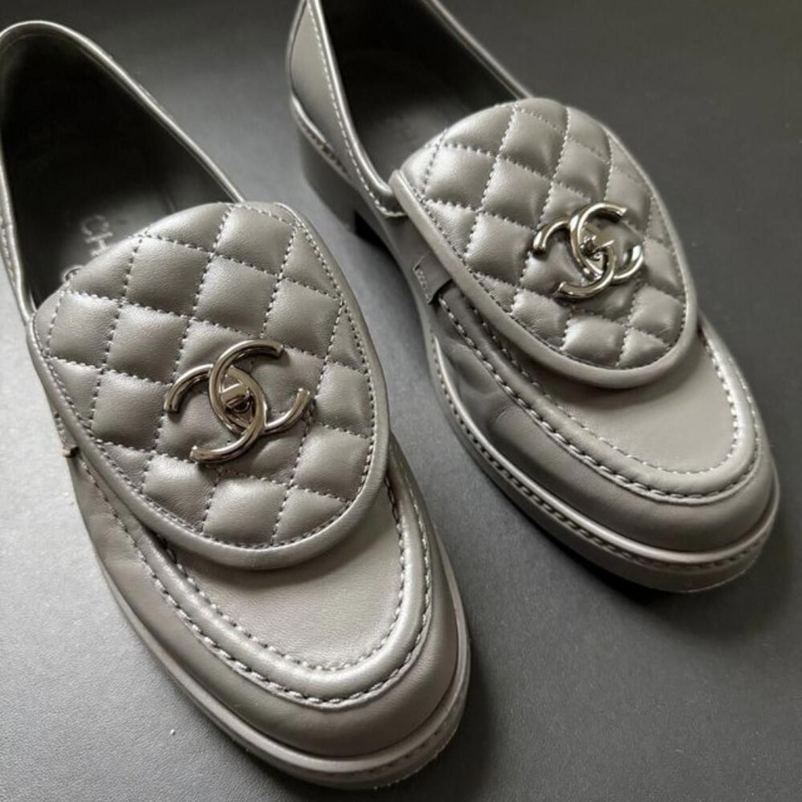 Chanel Turnlock Chanel Loafer in Grey Size US 8 / IT 38 - 3 Thumbnail
