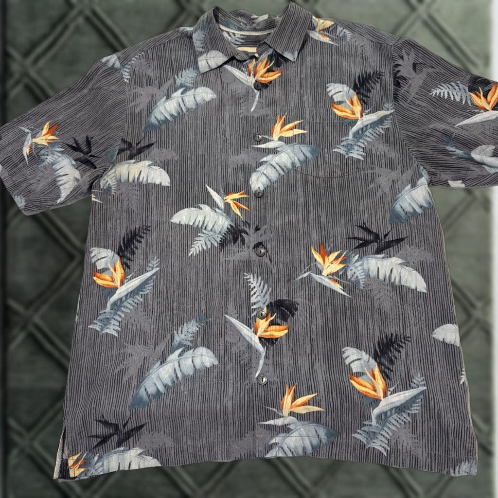 Tommy Bahama VINTAGE Tommy Bahama Shirt M Floral Silk Button-Up Hawaiian Short Sleeve Gray 100% Silk Medium Mens Size US M / EU 48-50 / 2 - 1 Thumbnail