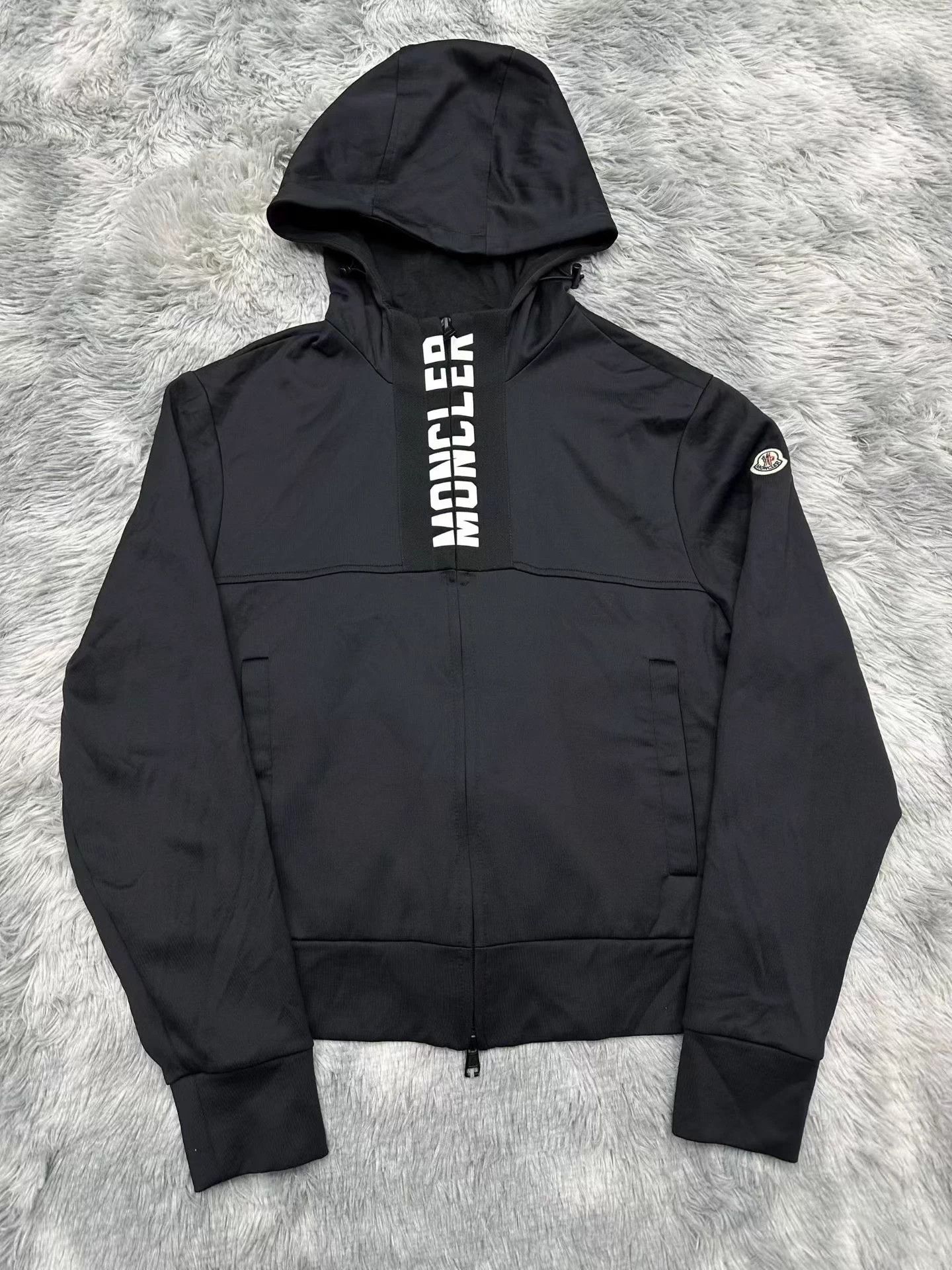 Moncler Moncler logo armband zip sweatshirt M Size US M / EU 48-50 / 2 - 1 Thumbnail