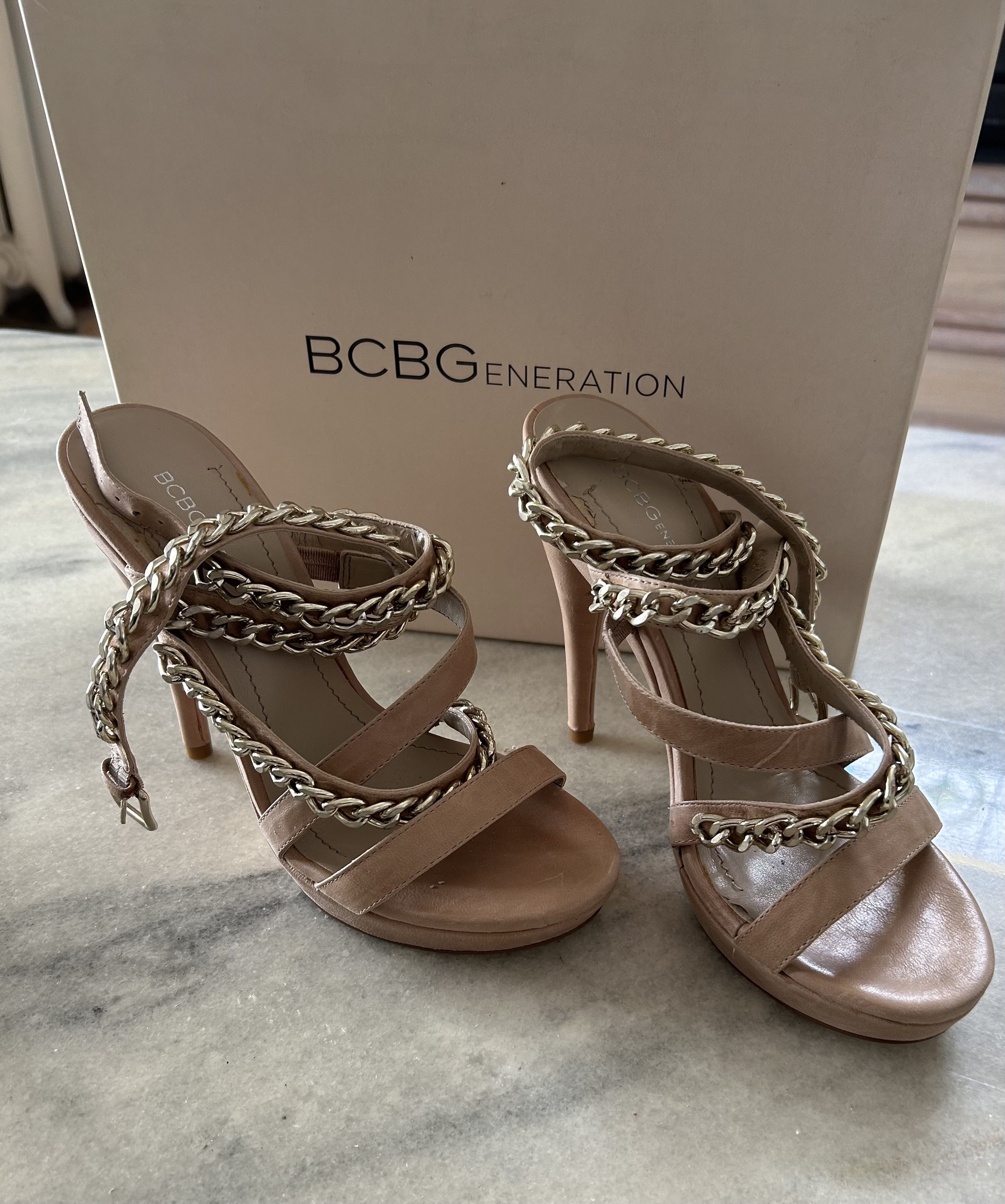 Bcbgmaxazria BCBGeneration Sandals Beige Leather Gold Chains Buckles 7.5 Size US 7.5 / IT 37.5 - 3 Thumbnail
