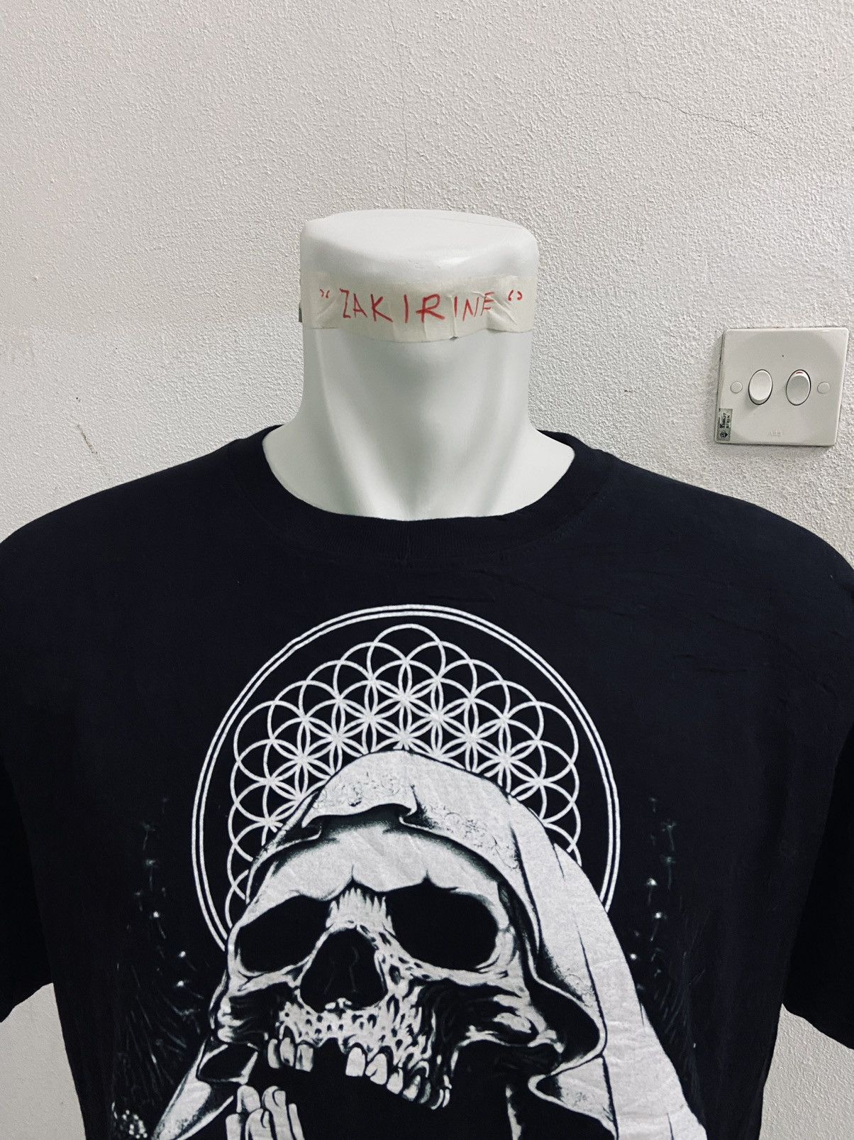 Band Tees BRING ME THE HORIZONS SKULL GRAPHICS TEE Size US L / EU 52-54 / 3 - 9 Thumbnail