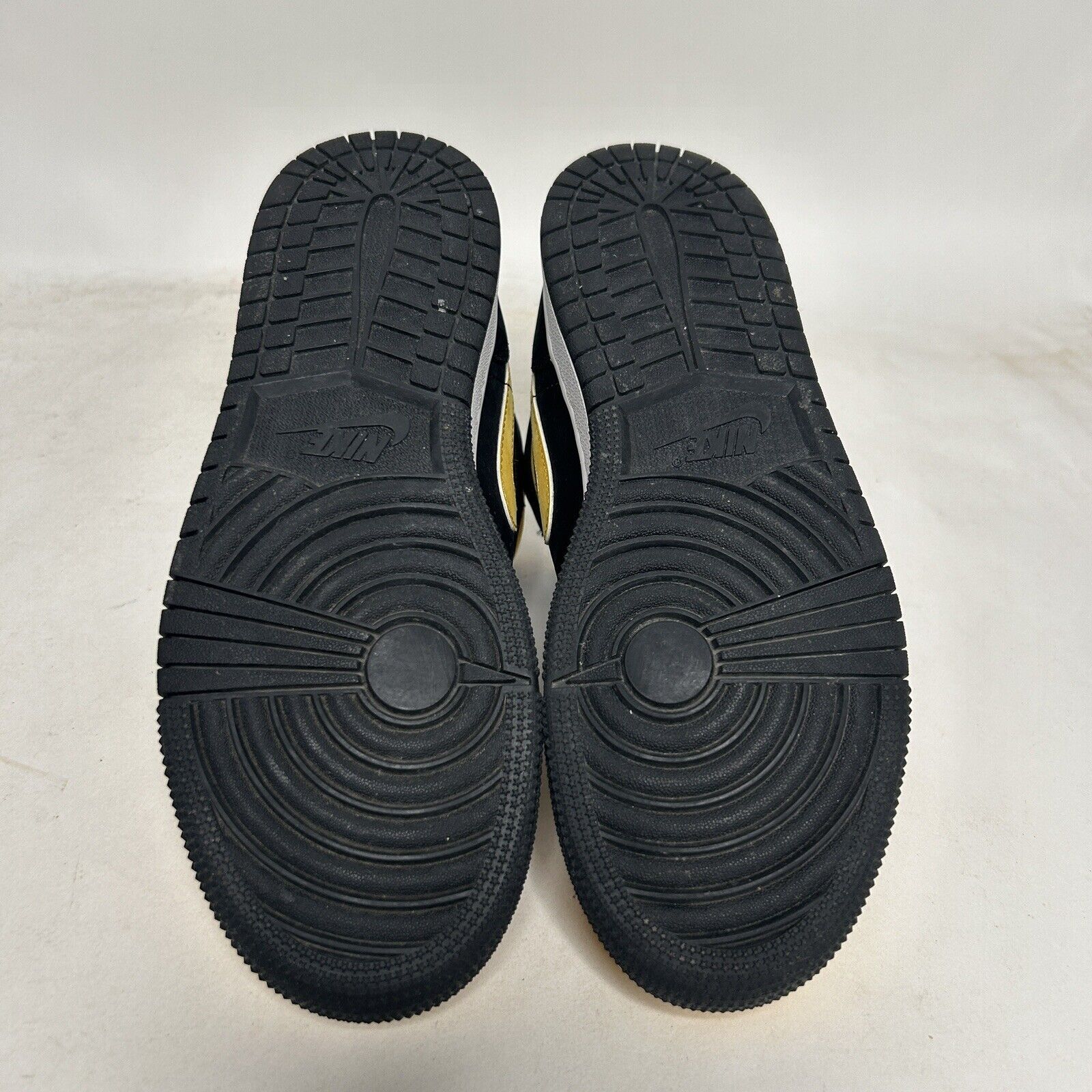 Jordan Brand Nike Shoes Air Jordan 1 Retro Mid GS “Reverse New Love” 2024 Size US 8.5 / IT 38.5 - 7 Thumbnail