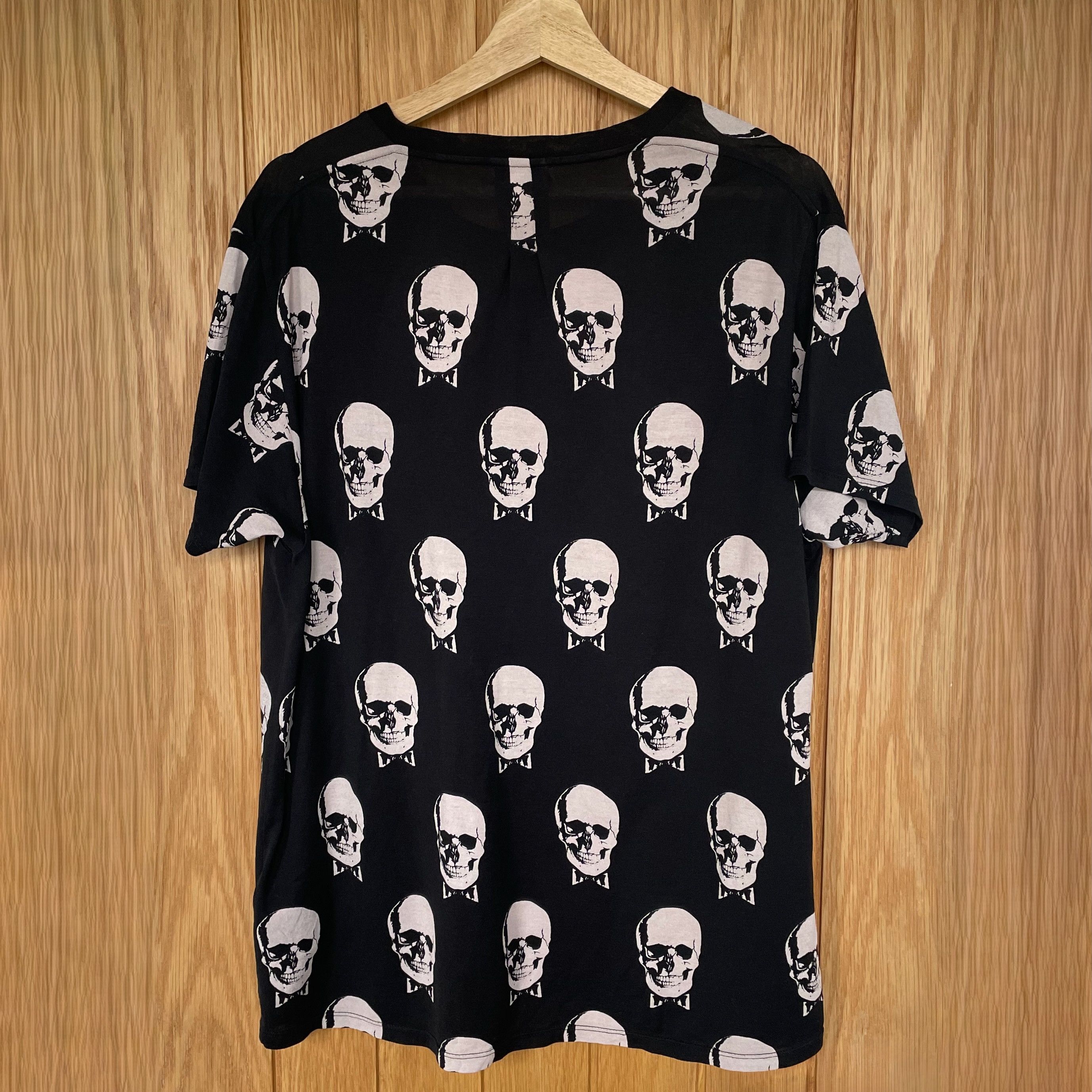Saint Laurent Paris Saint Laurent Skull & Bow Tie Unisex T-Shirt, Black & Cream Size US L / EU 52-54 / 3 - 5 Thumbnail