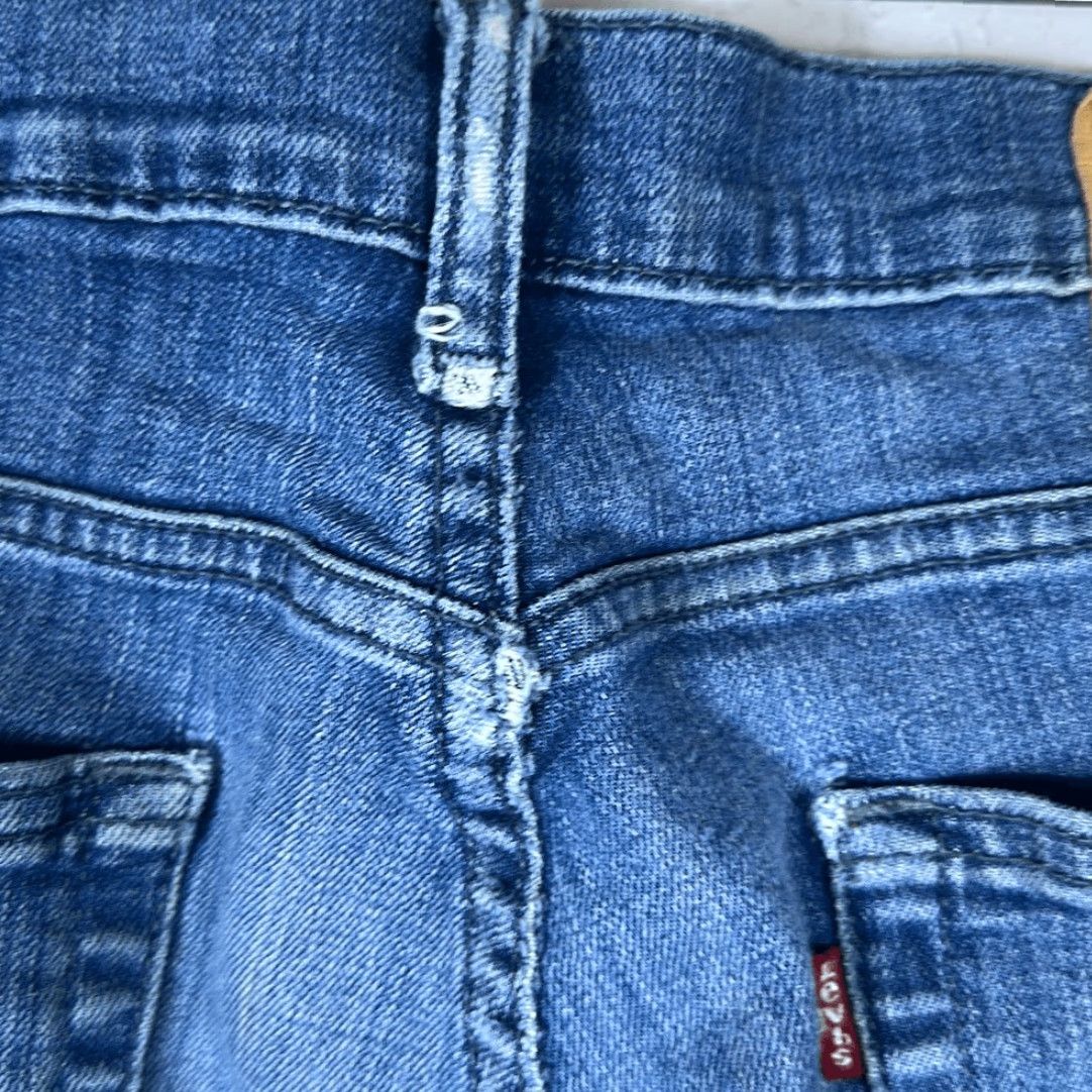 Levi's Levi’s 511 Mens Straight Leg Jeans size 32x36 SPOTS Blue Jeans Men Regular Inseam 36” Straight Leg Levi’s 511 Mens SPOTS on the front of the jeans. Size US 32 / EU 48 - 5 Thumbnail