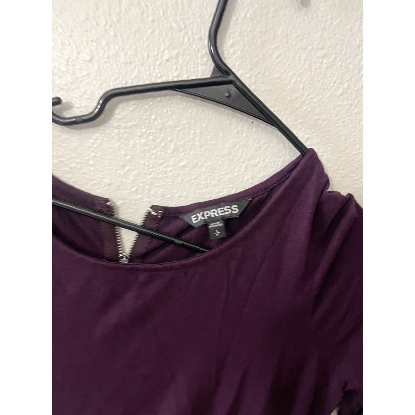 Express Express Dress Solid Maroon Long Sleeve Zip Up Knee Length S Sheath Dress Womens Size S / US 4 / IT 40 - 2 Thumbnail