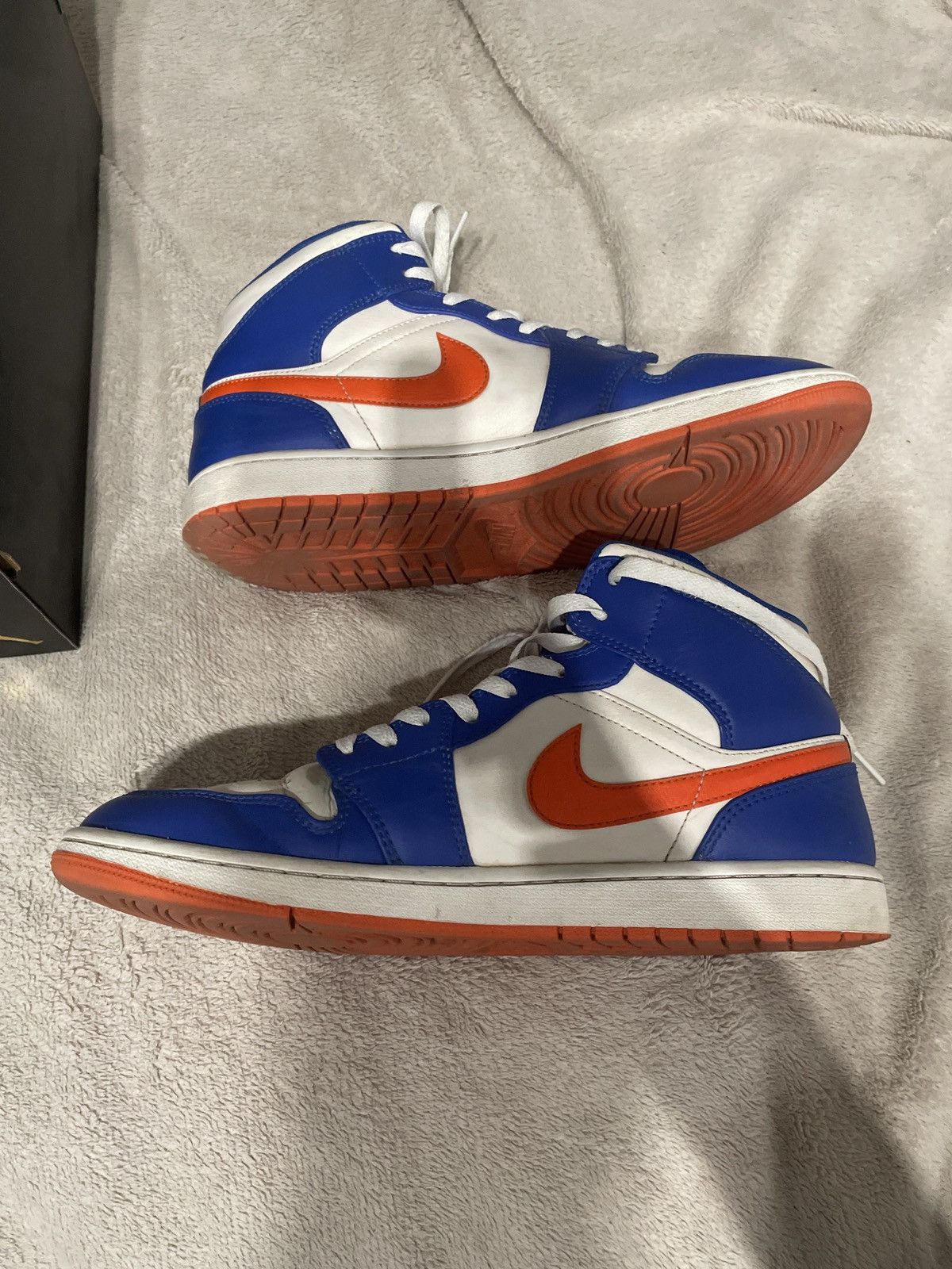 Jordan Brand Air Jordan 1 Mid "Knicks" Size US 12 / EU 45 - 2 Thumbnail