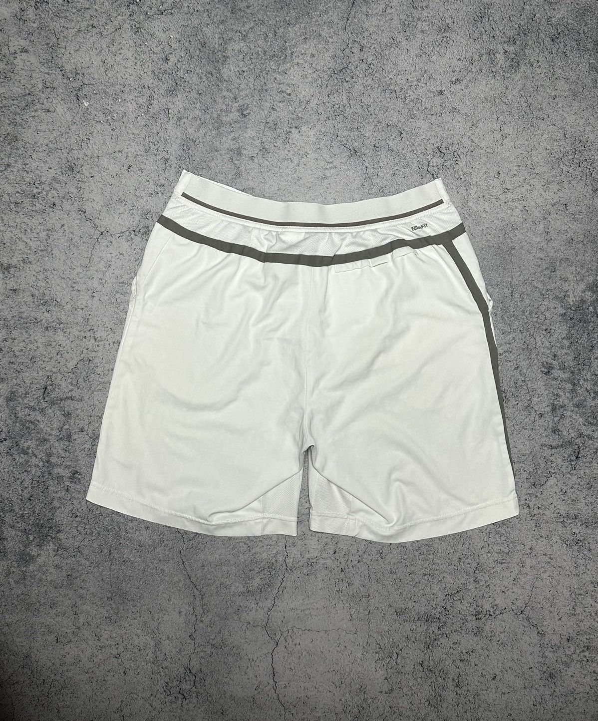 Vintage Vintage Nike Court Tennis Swoosh Logo Shorts Size L Size US 34 / EU 50 - 4 Thumbnail