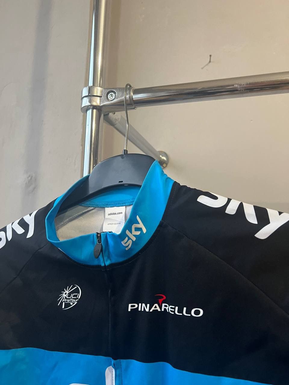Adidas 2010 ADIDAS PINARELLO SKY CYCLING SLEEVELESS UCI PRO JERSEY Size US XL / EU 56 / 4 - 7 Thumbnail