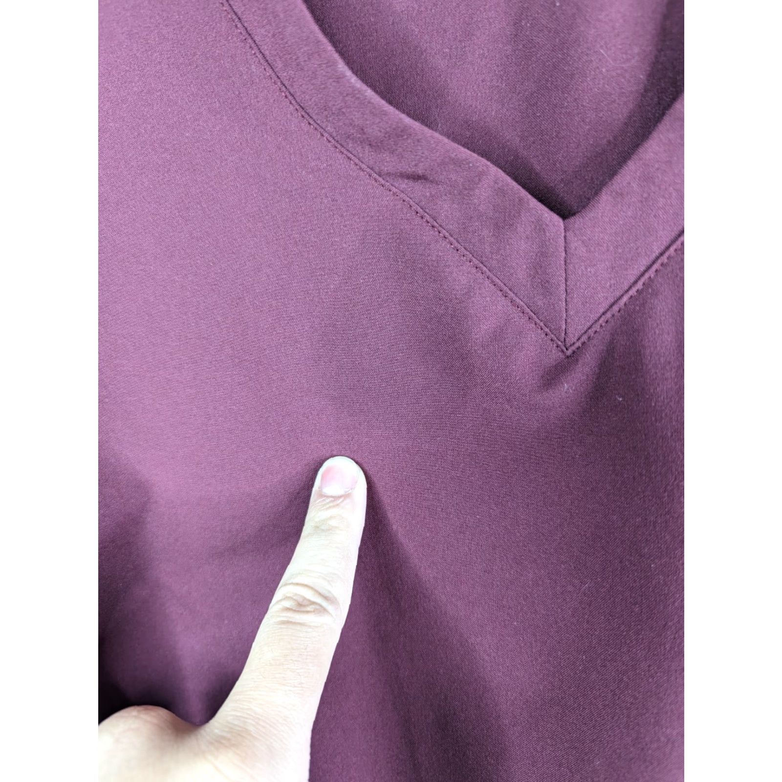 Vintage JAANUU FIGS Scrub Top Womens 2X Burgundy V-Neck Performance Work Maroon J96259C Size XXL / US 16-18 / IT 52-54 - 3 Thumbnail