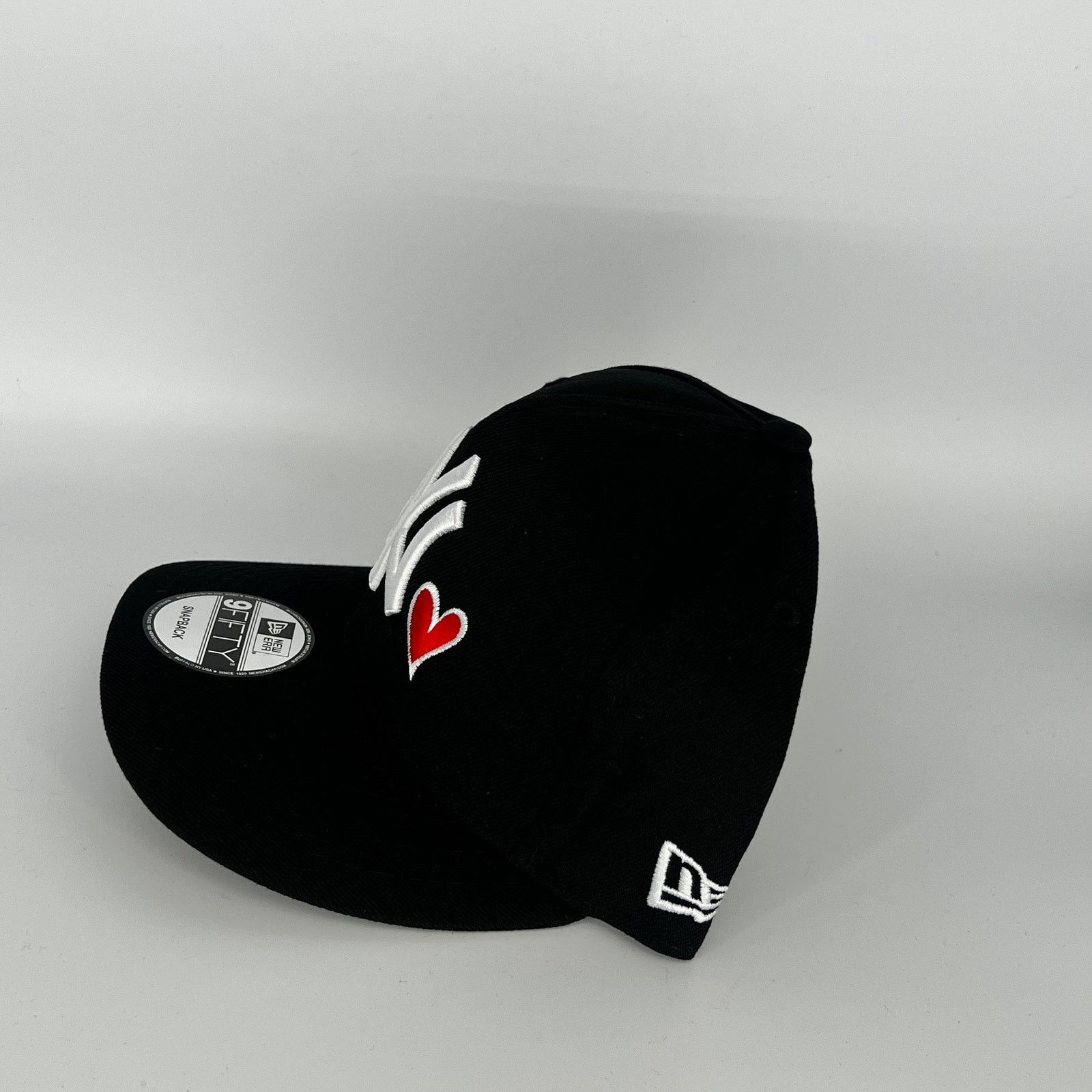 New Era Black New York Yankees Red Love Symbol New Era MLB 9Fifty Size ONE SIZE - 3 Thumbnail