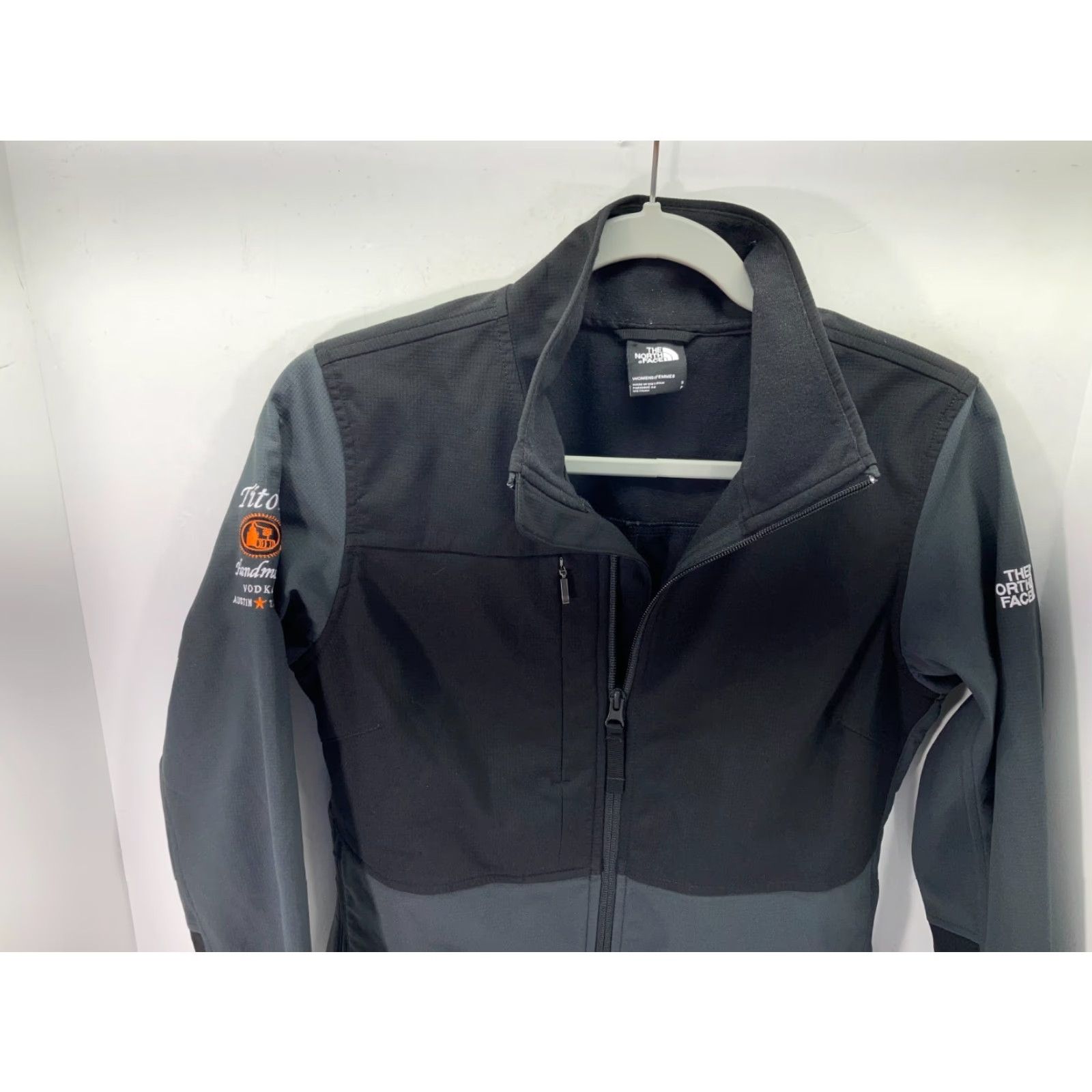 The North Face VINTAGE**?** The North Face Castle Rock Soft Shell Jacket Womens S Gray Black Full Zip Logo Size S / US 4 / IT 40 - 4 Thumbnail