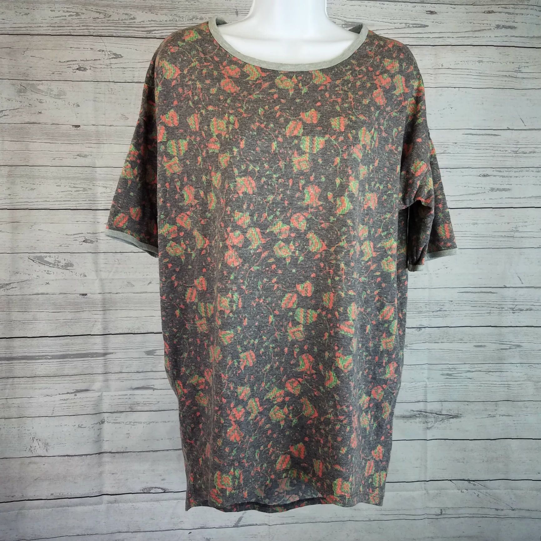 Vintage LuLaRoe Irma Top XS Gray Green Floral Short Sleeve Women's Shirt Blouse Size XS / US 0-2 / IT 36-38 - 2 Thumbnail