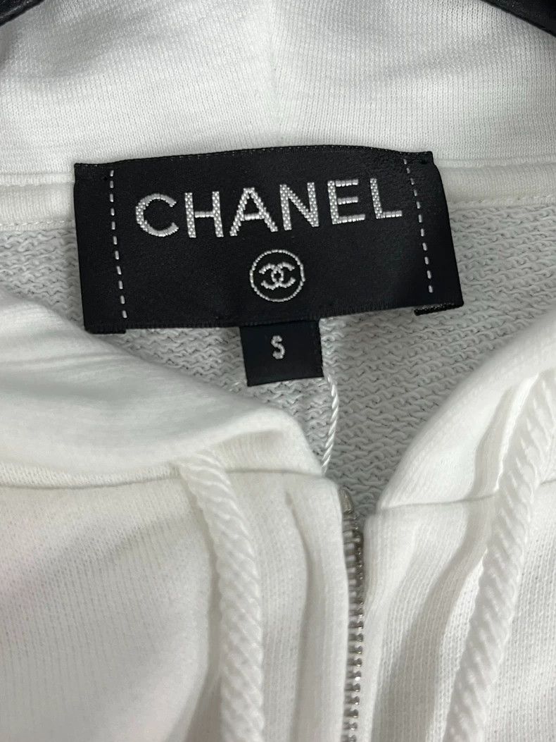 Chanel Chanel White camelli graffiti hooded jacket Size US S / EU 44-46 / 1 - 4 Thumbnail