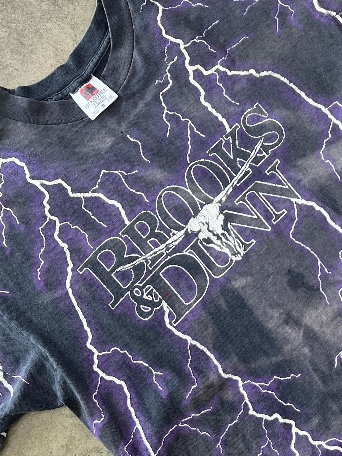 Band Tees Vintage 90s Brooks & Dunn AOP Lightning Thrashed Tee XL Size US XL / EU 56 / 4 - 1 Thumbnail