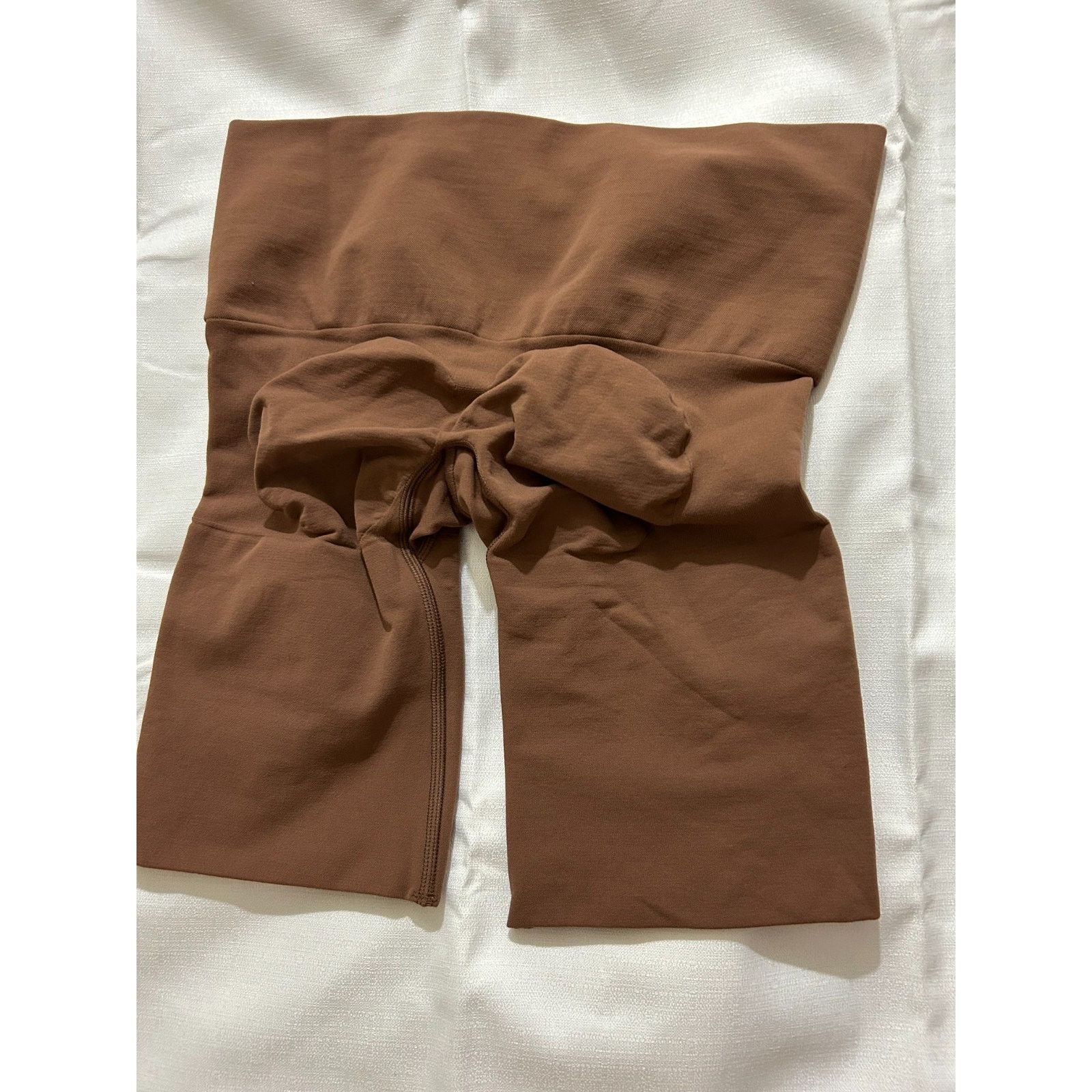 SKIMS NWOT Skims Seamless Sculpt Mid-Thigh Shorts Brown Size Small Size ONE SIZE - 2 Thumbnail
