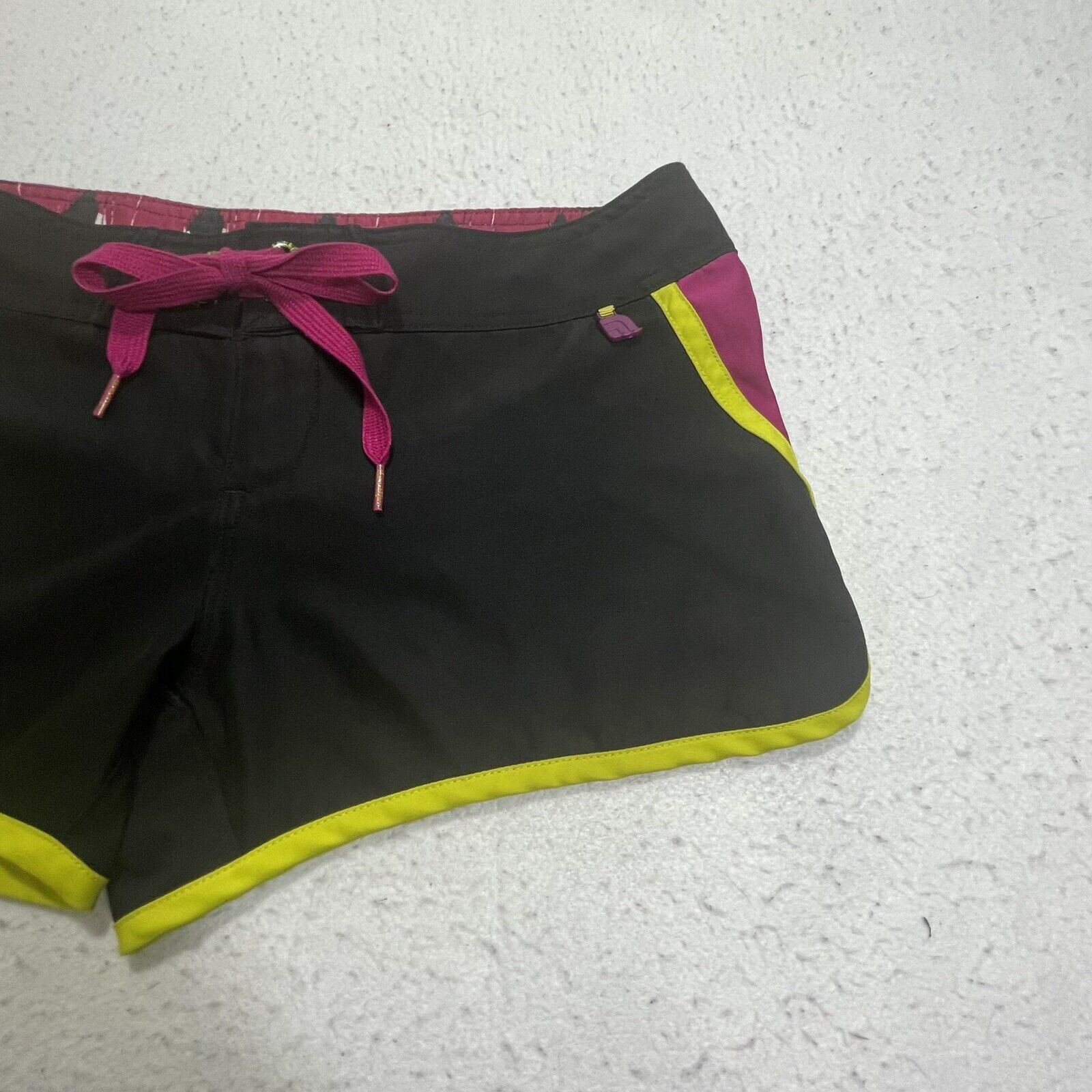 The North Face The North Face Short 3" Inseam Athletic Neon Shorts Size 27" / US 4 / IT 40 - 4 Thumbnail