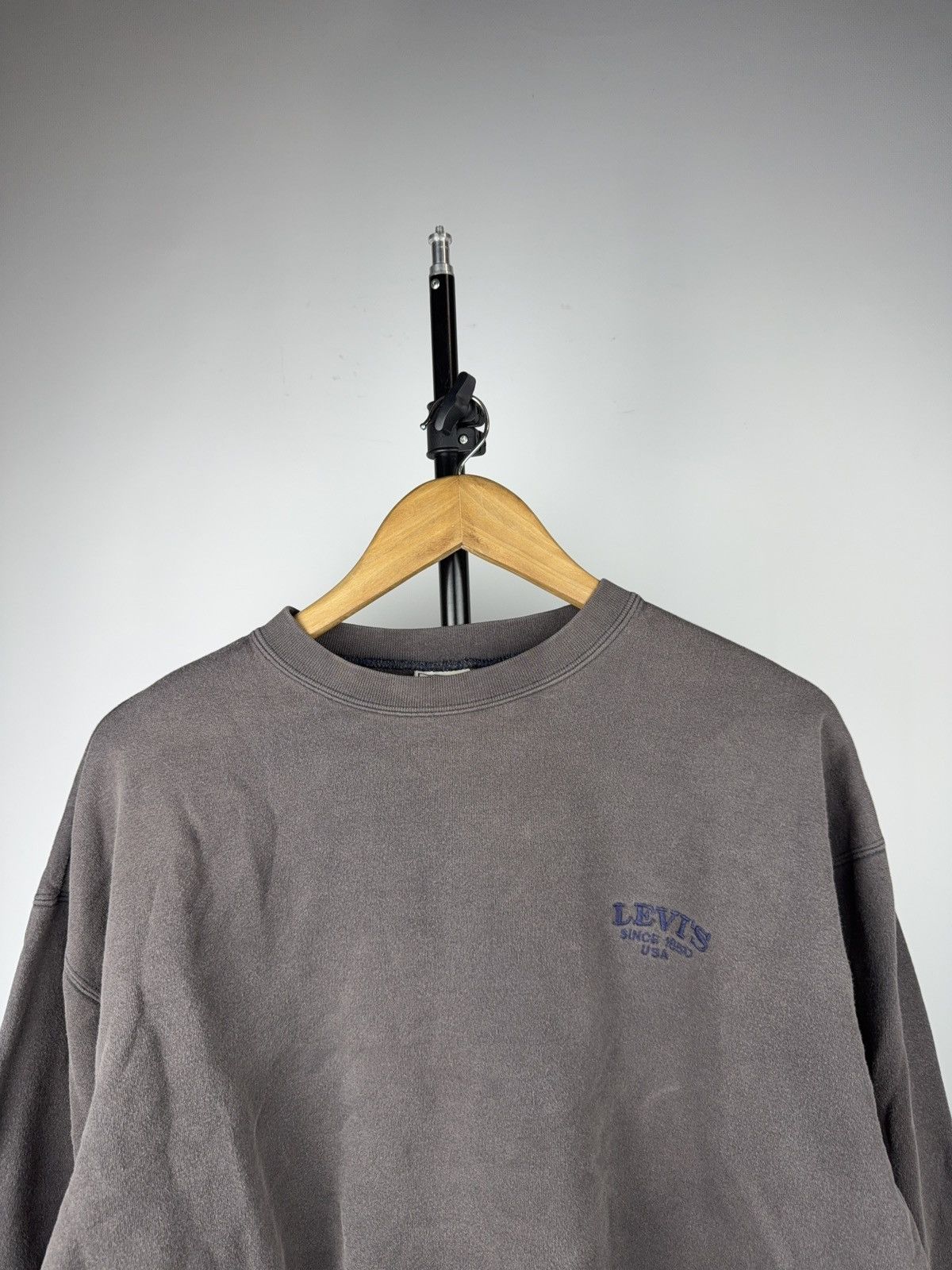 Levi's Vintage 00s USA Levi’s Gray Crewneck Sweatshirt Small Logo Size L / US 10 / IT 46 - 2 Thumbnail