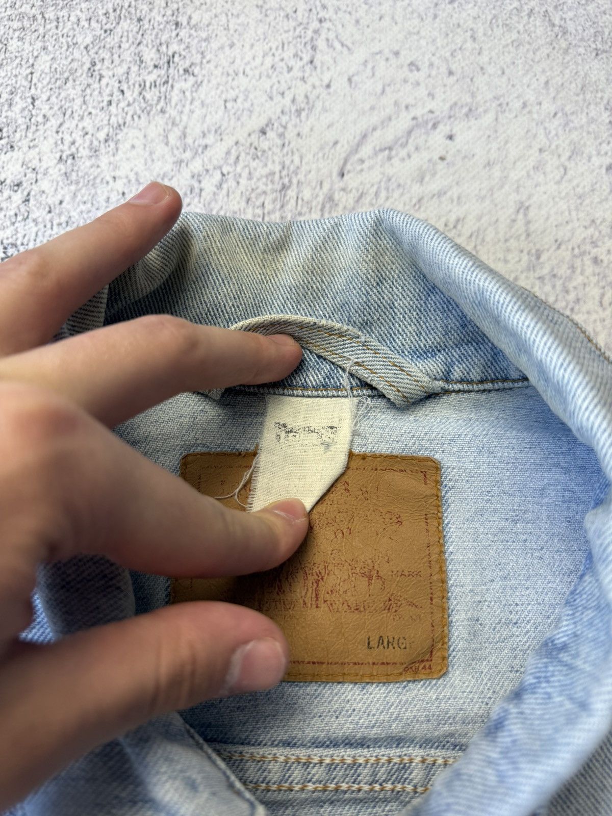 Levi's Vintage Levis Distressed Denim Jacket Made In USA Rare Y2K Size US L / EU 52-54 / 3 - 13 Thumbnail